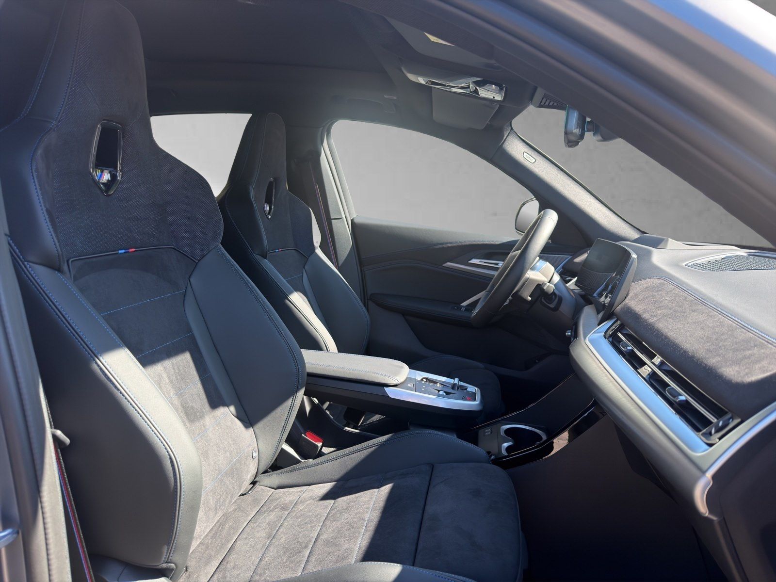 BMW iX2 - Bild 16