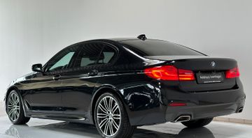 Fahrzeugabbildung BMW 530i M Sport Kamera DAB Alarm HiFi Navi 19"