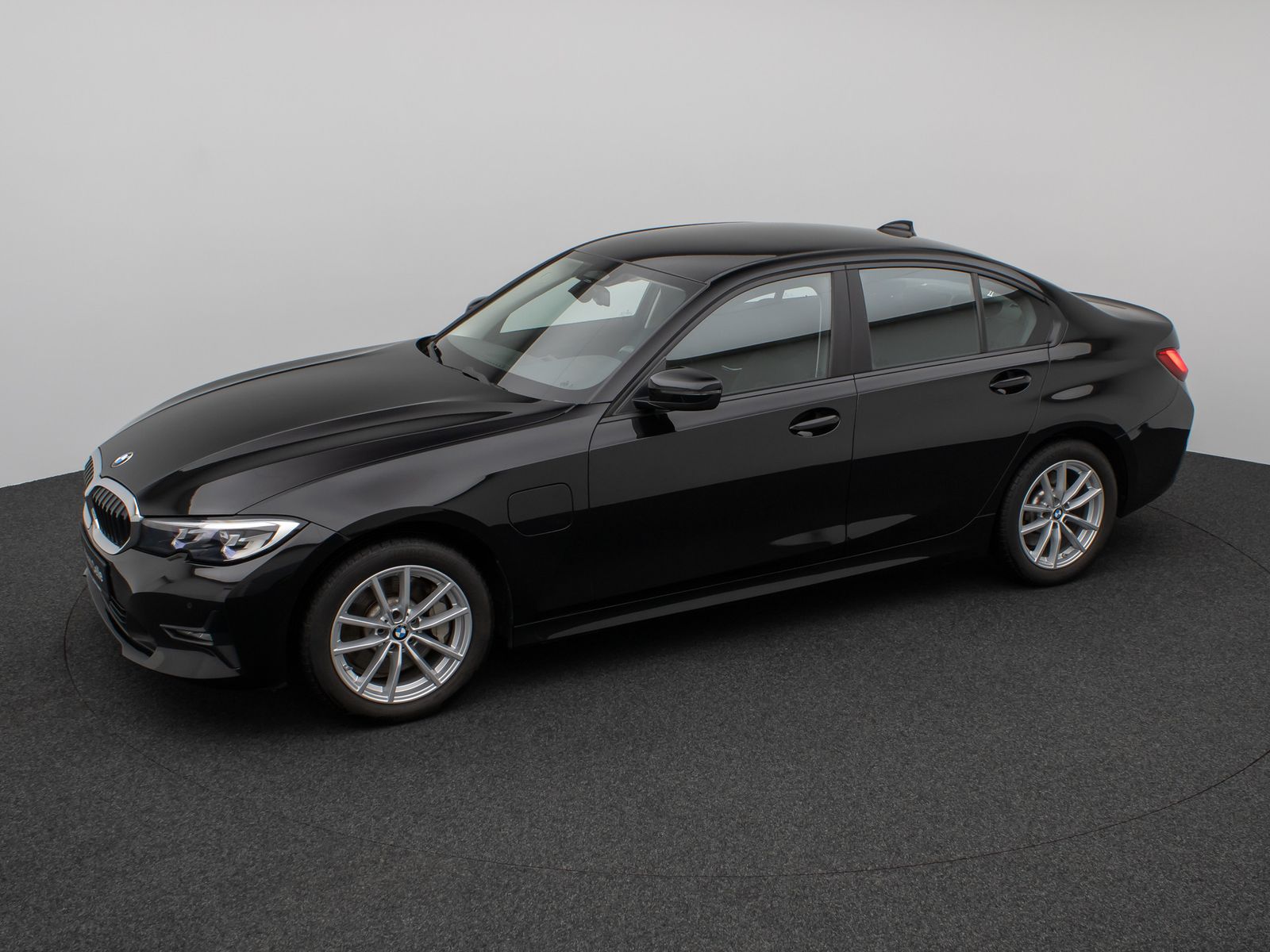 Fahrzeugabbildung BMW 330e ACC Alarm DAB CockpitPr HiFi PDC WLAN Sport