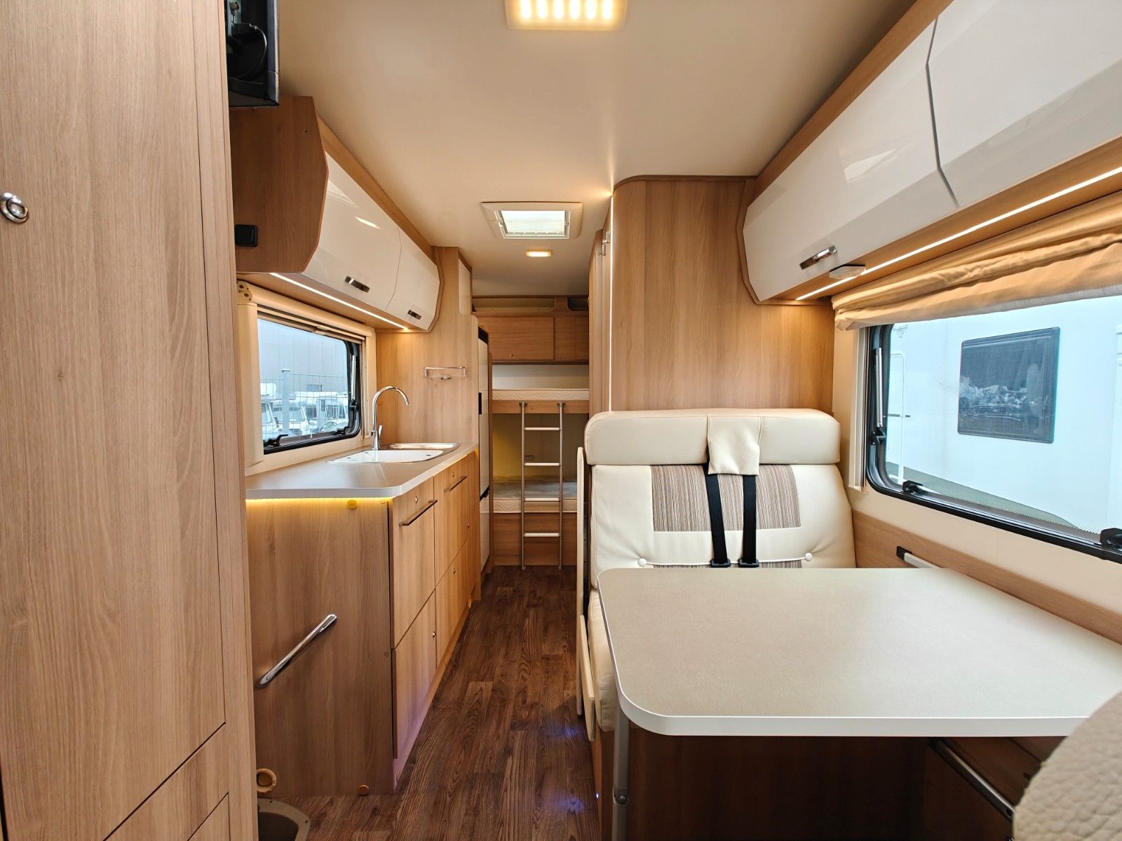 Fahrzeugabbildung Roller Team Kronos 275 - SAT, TV, Solar, 6 Sitz/Schlafplätze