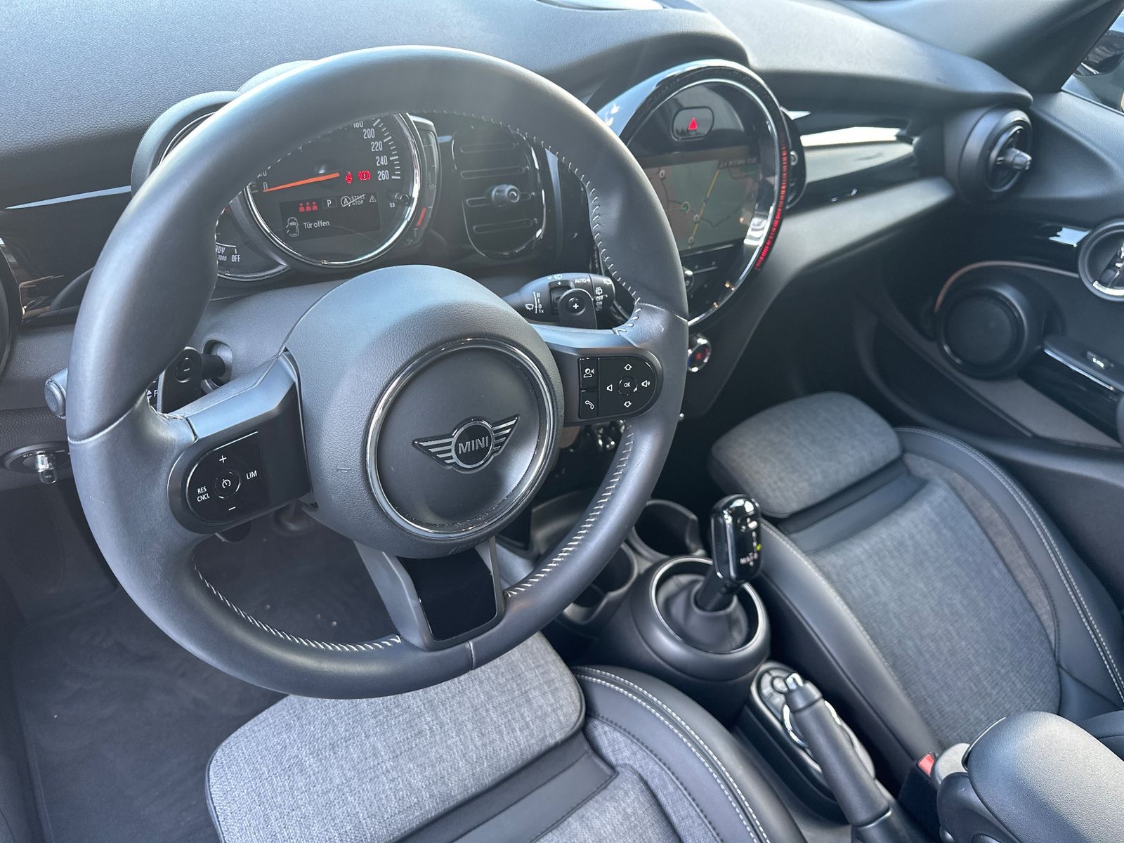 Fahrzeugabbildung MINI Cooper S Aut. Classic Trim NAV+LED+KEYLESS