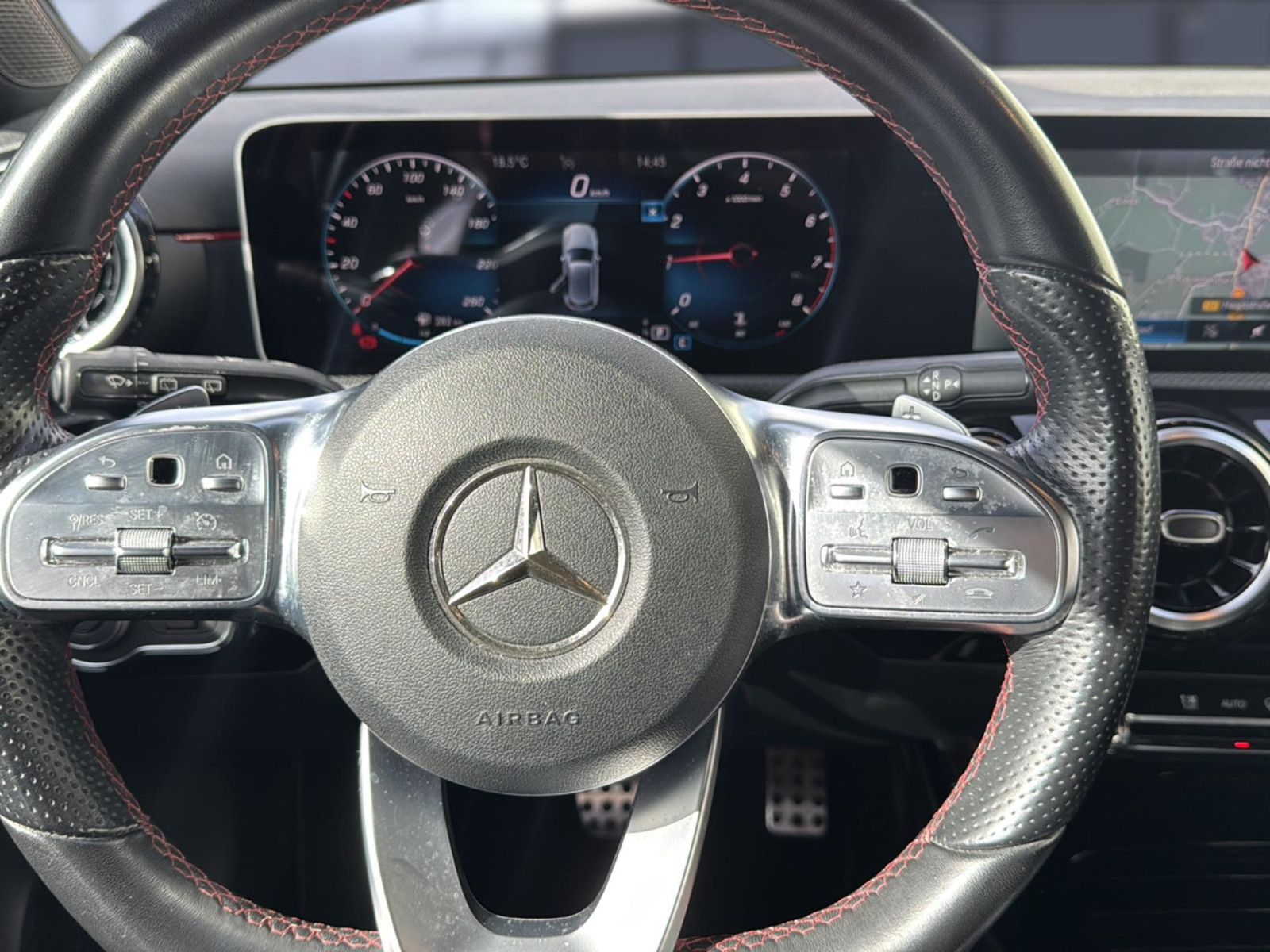 Fahrzeugabbildung Mercedes-Benz A 250 AMG-Line/ unfallfrei