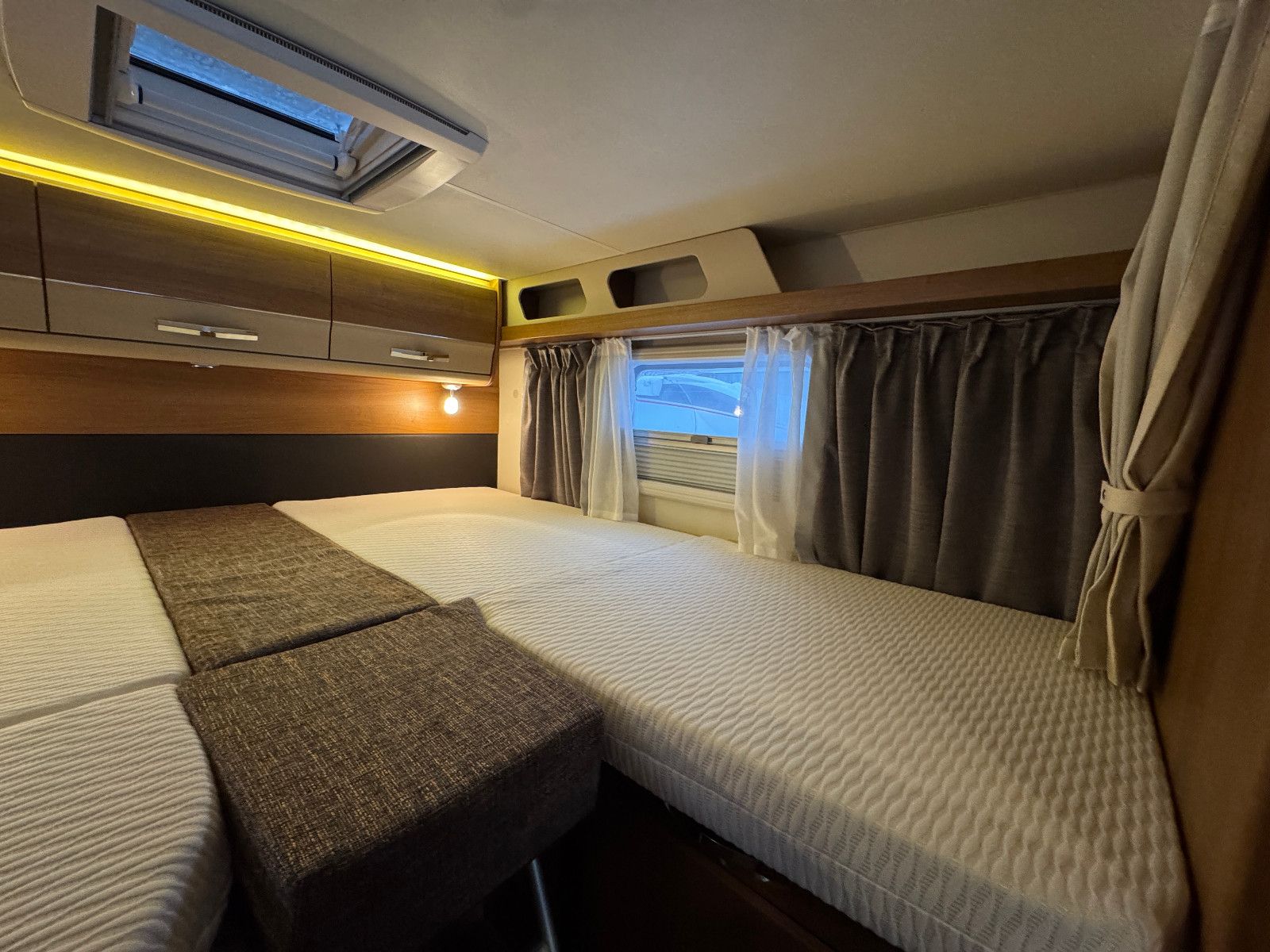 Fahrzeugabbildung Knaus VAN 650 I MEG AUTOMATIK LÄNGSBETT HUBBETT 1.HAND