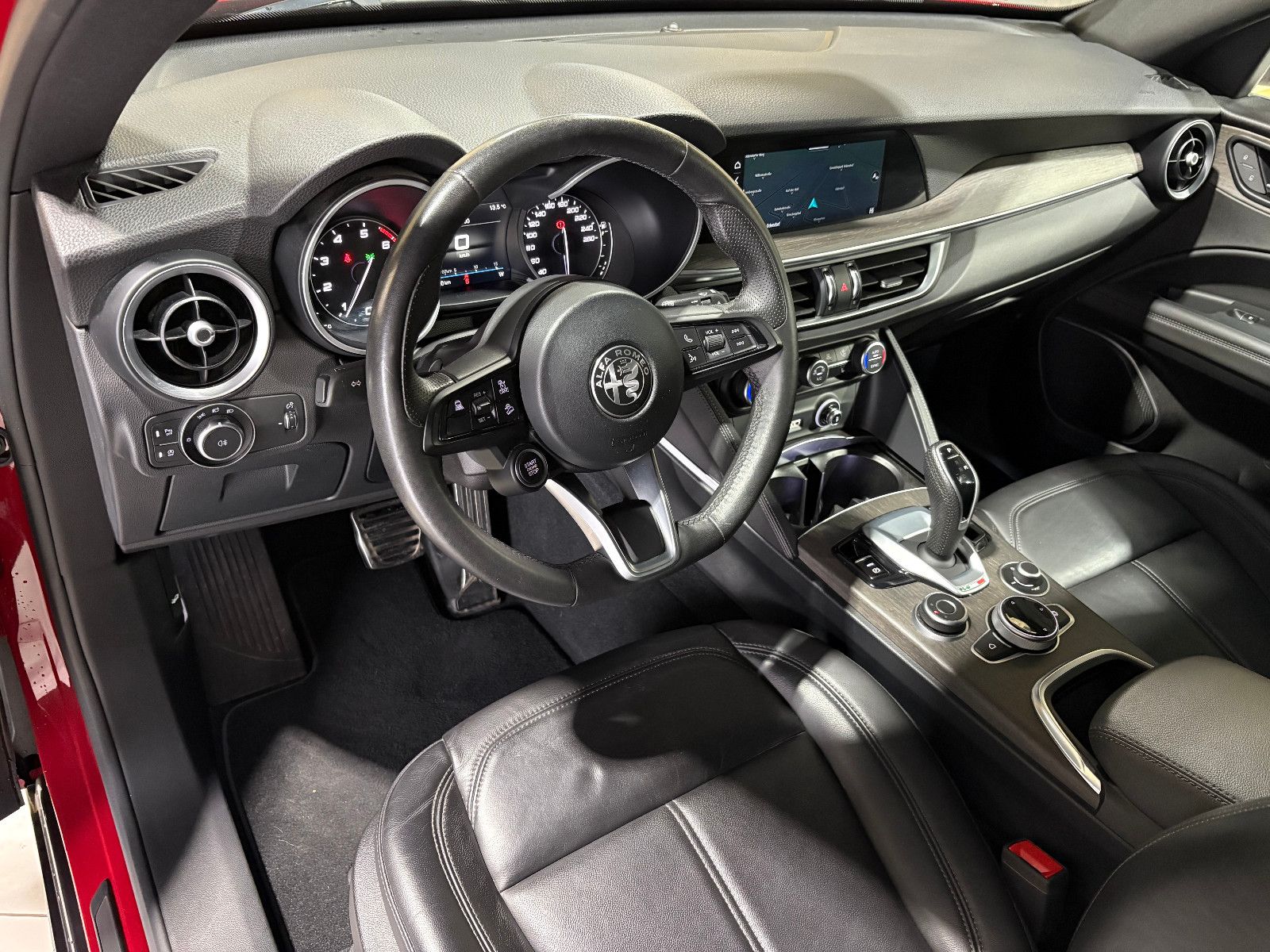 Fahrzeugabbildung Alfa Romeo Stelvio Ti Q4/MEMORY/ACC/NAVI/KAMERA/SHZ/KLIMA