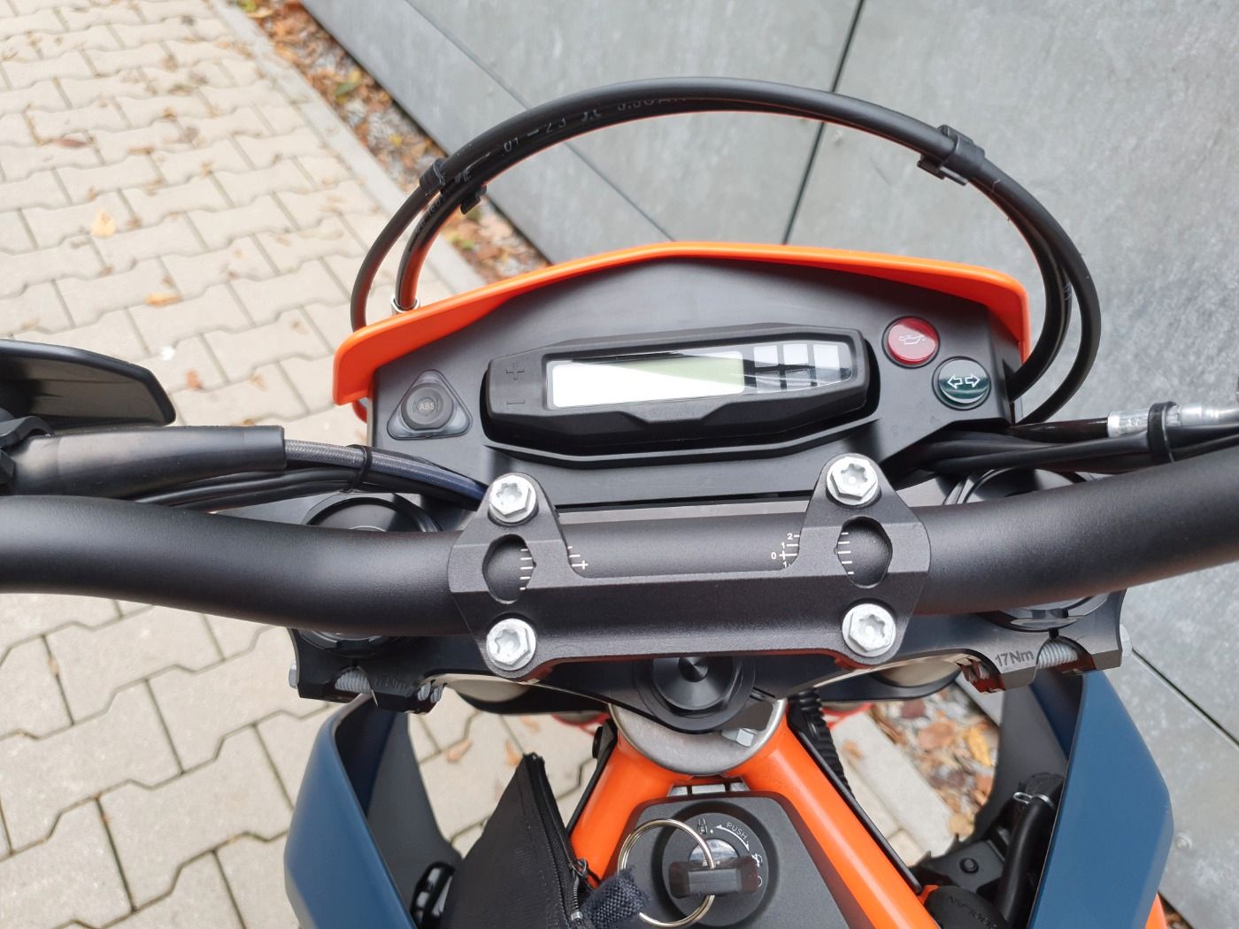 Fahrzeugabbildung KTM 690 SMC-R 2024