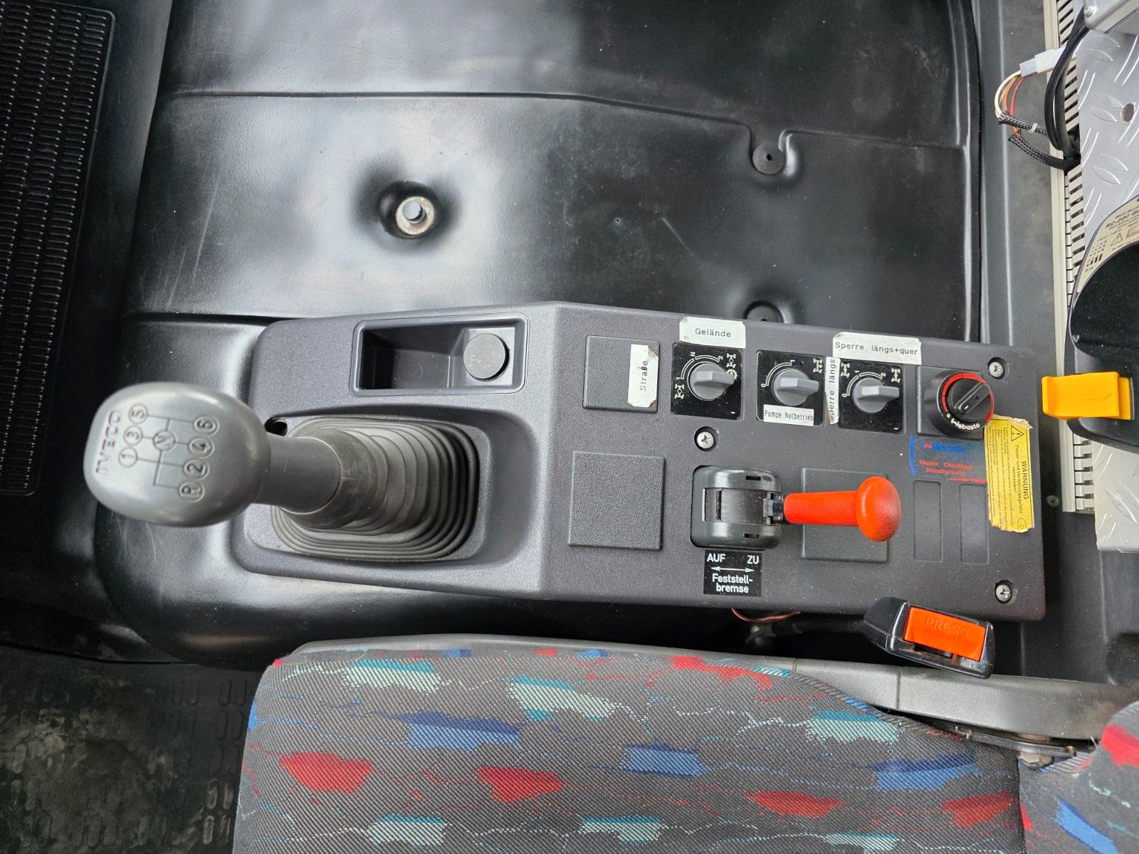 Fahrzeugabbildung Iveco EuroFire Tector FF100EW21 4x4 LF8 Löschfahrzeug