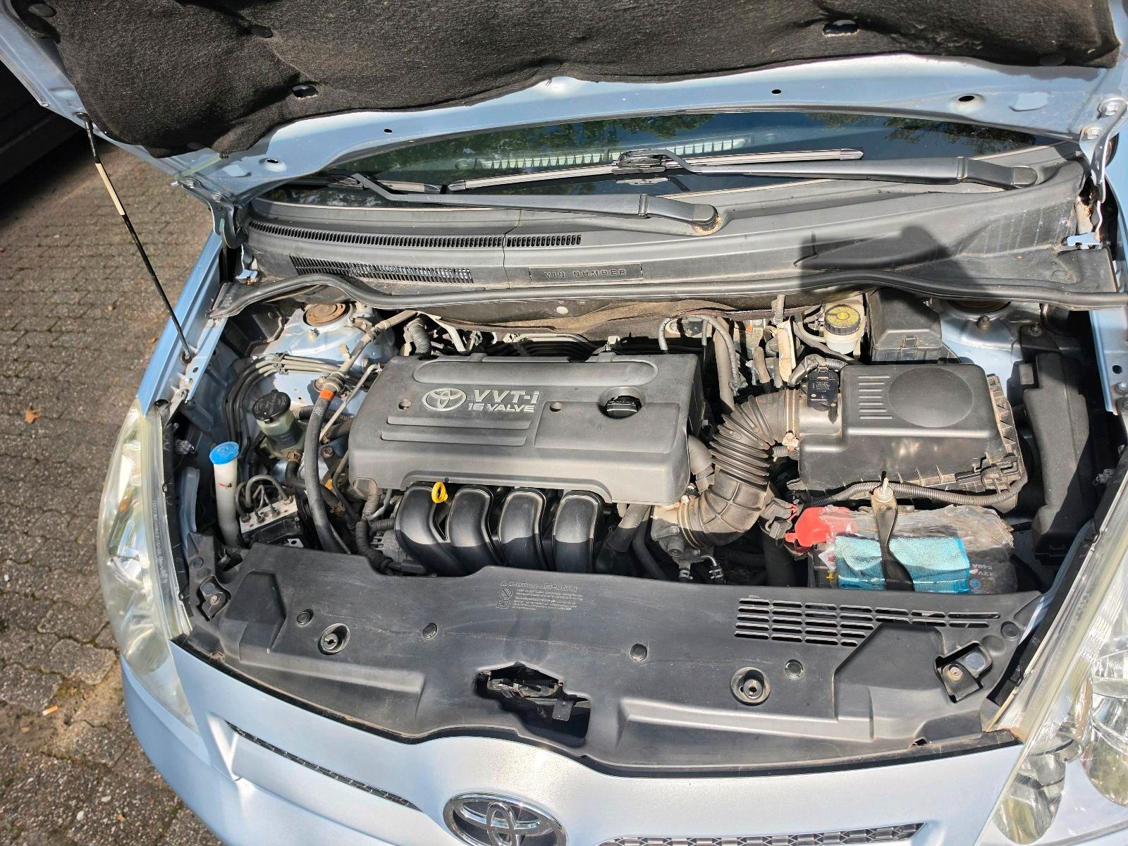 Toyota Corolla Verso 2005 — photo 9