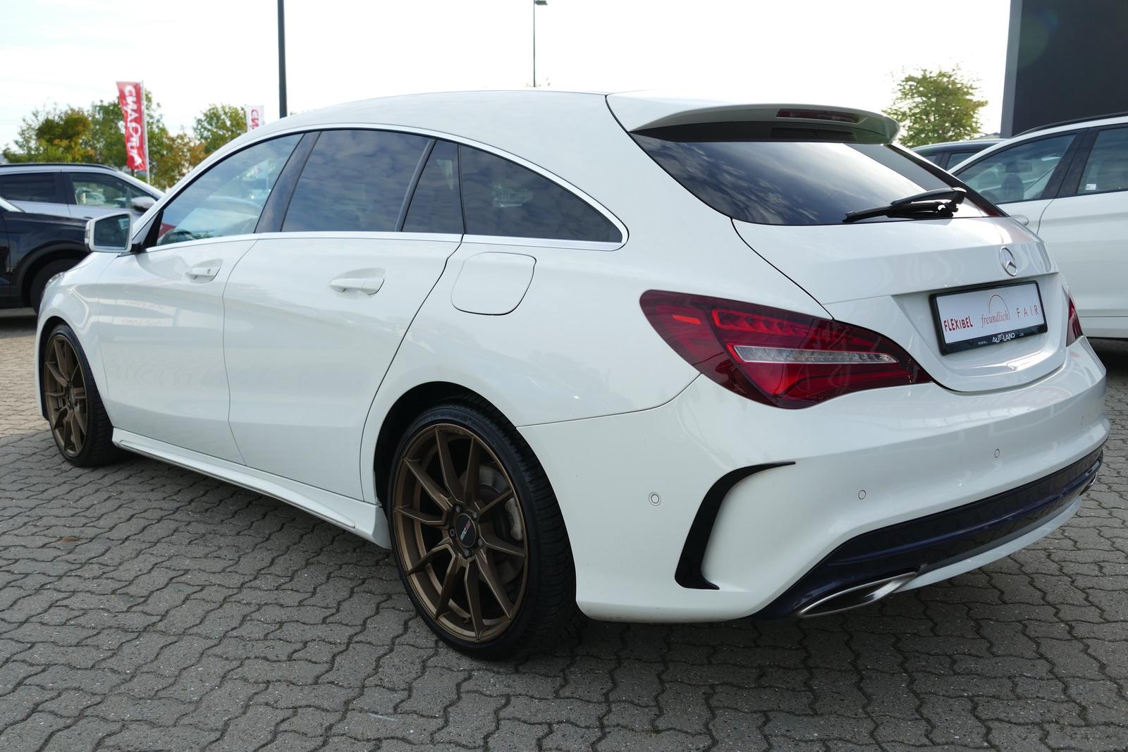 Mercedes-Benz CLA 200 AMG Line LED Navi Panorama Tempomat PDC