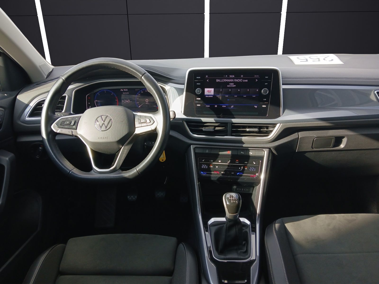 Fahrzeugabbildung Volkswagen T-Roc TDI StyleAHK AID ACC RFK SH LM