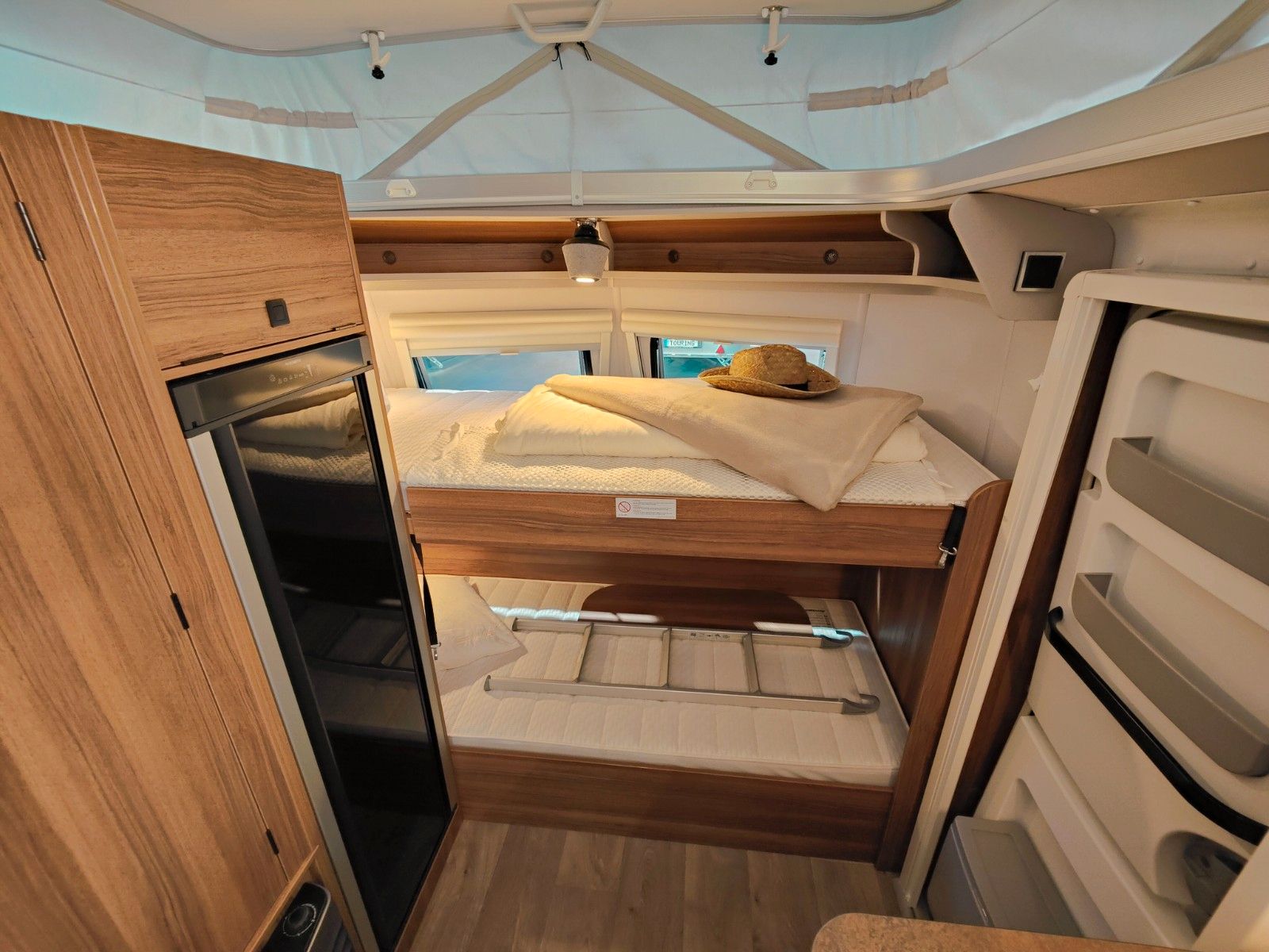 Fahrzeugabbildung HYMER / ERIBA / HYMERCAR Touring 560 Legend Urban 2026