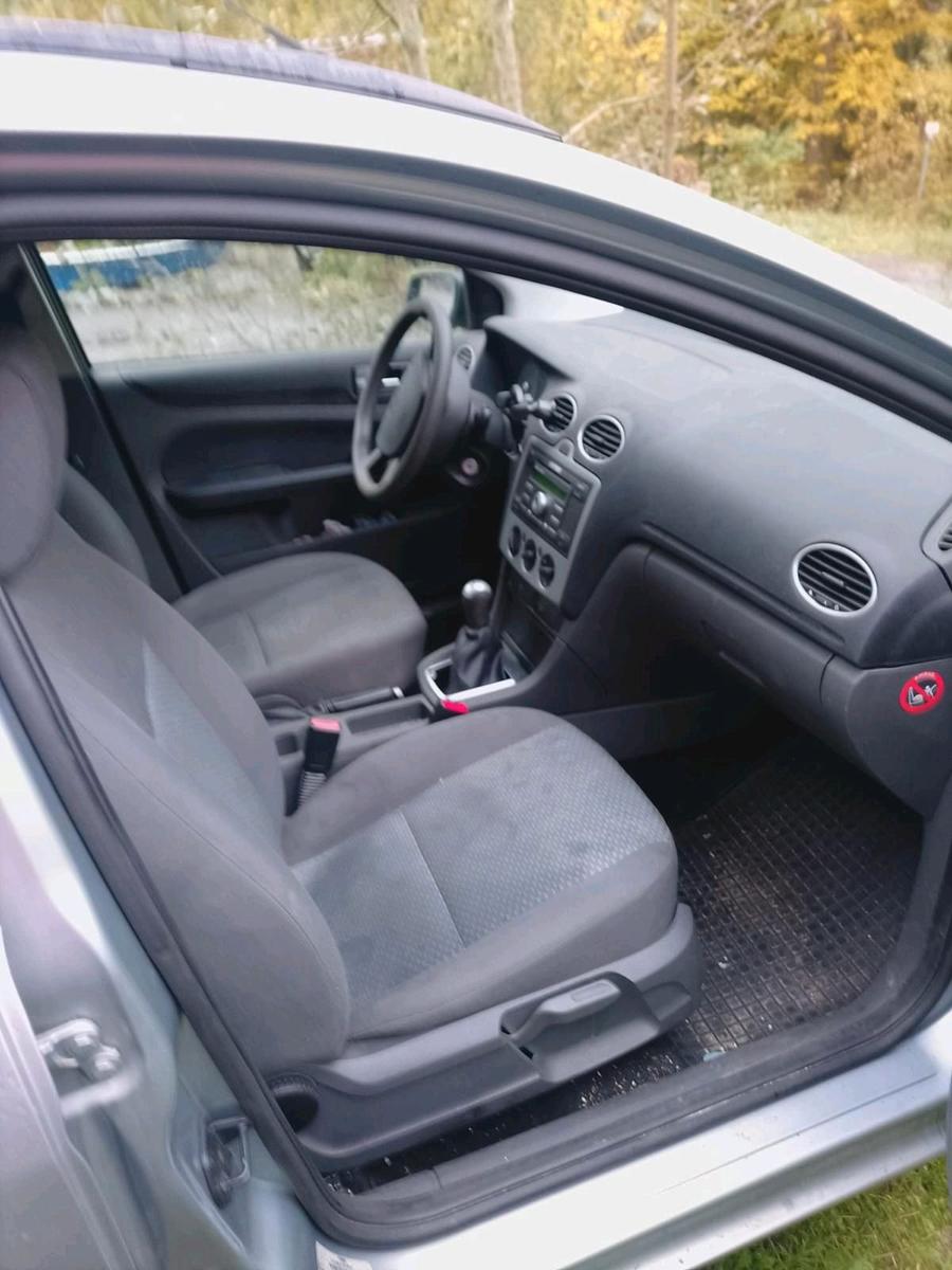 Ford Focus 2005 — engine 105 HP (77kW)