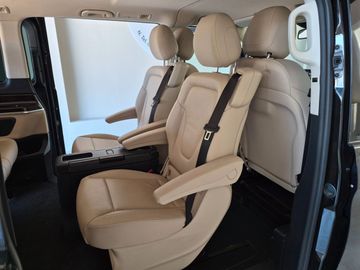 Mercedes V 220 - 10