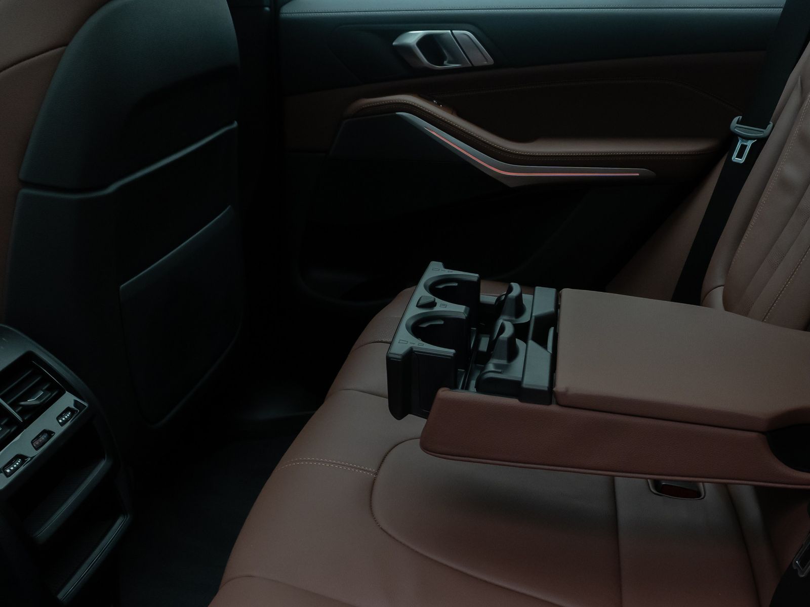 Fahrzeugabbildung BMW X5 xD40i M Sport Panorama 360°HUD Laser DAB HiFi