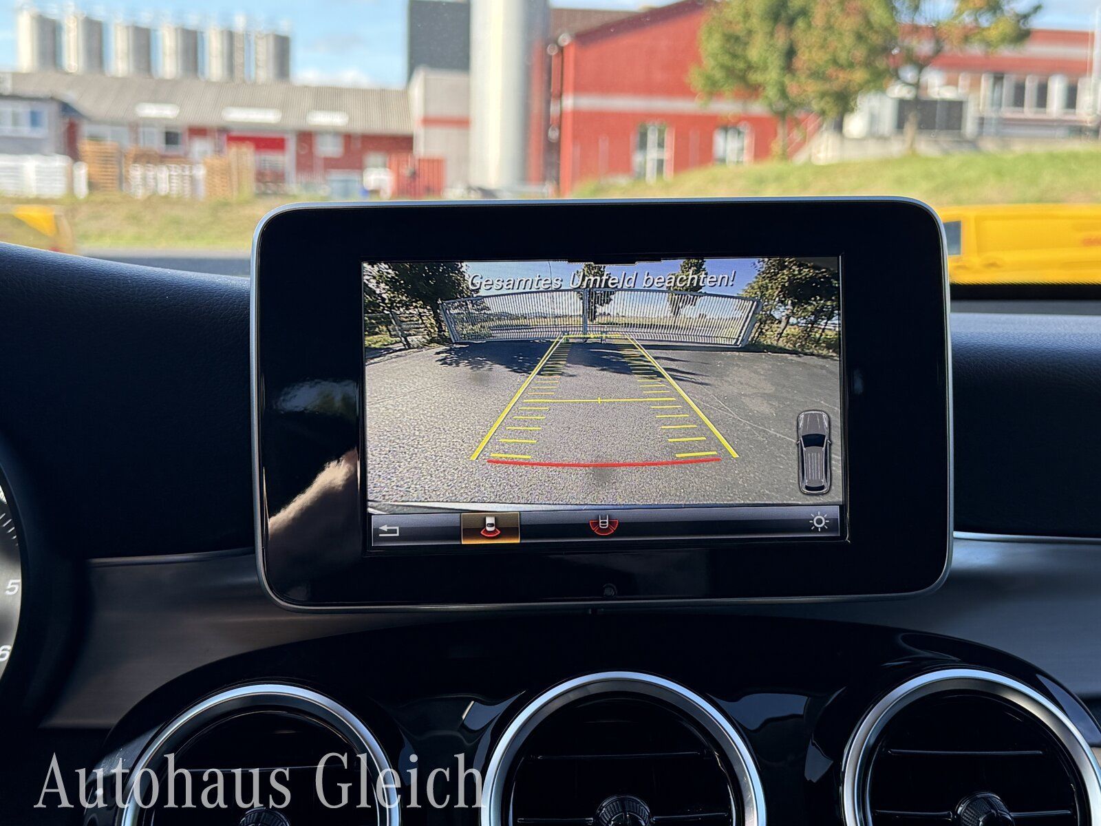 Fahrzeugabbildung Mercedes-Benz GLC 220 d 4Matic Navi/Keyless Go Startanlage/LED