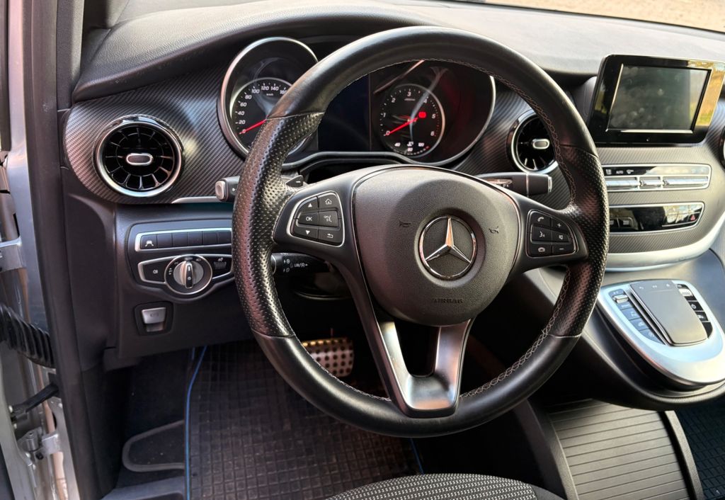 Image of Mercedes-Benz V 220