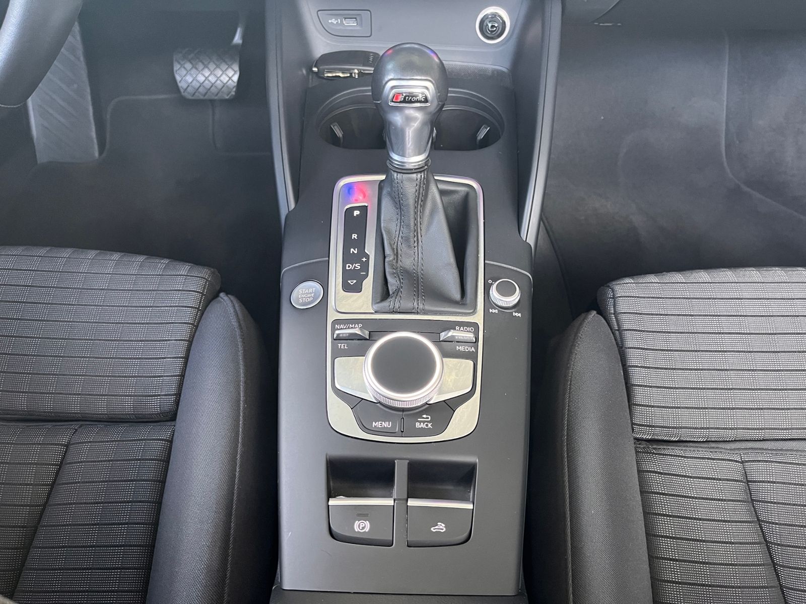Fahrzeugabbildung Audi A3 Cabriolet 35 TFSI sport XENON RFK NAVI