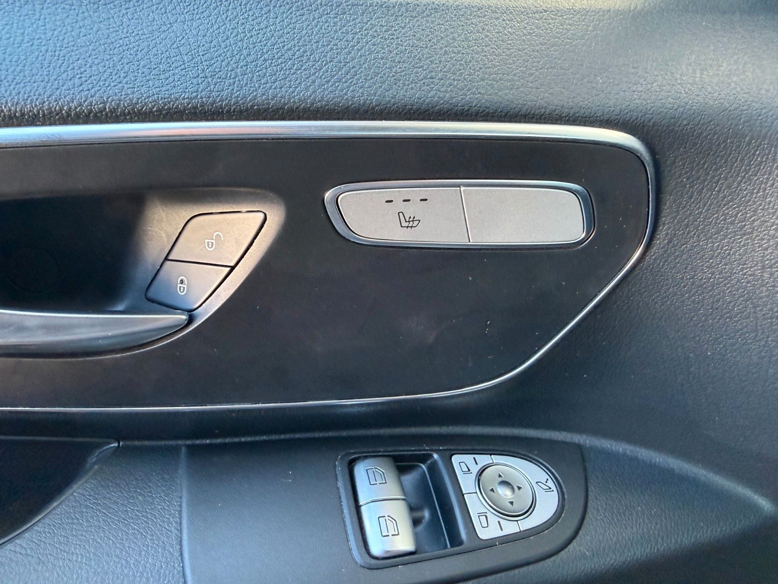 Fahrzeugabbildung Mercedes-Benz Vito 116 CDI 9G Tourer SELECT AHK2,5to LED