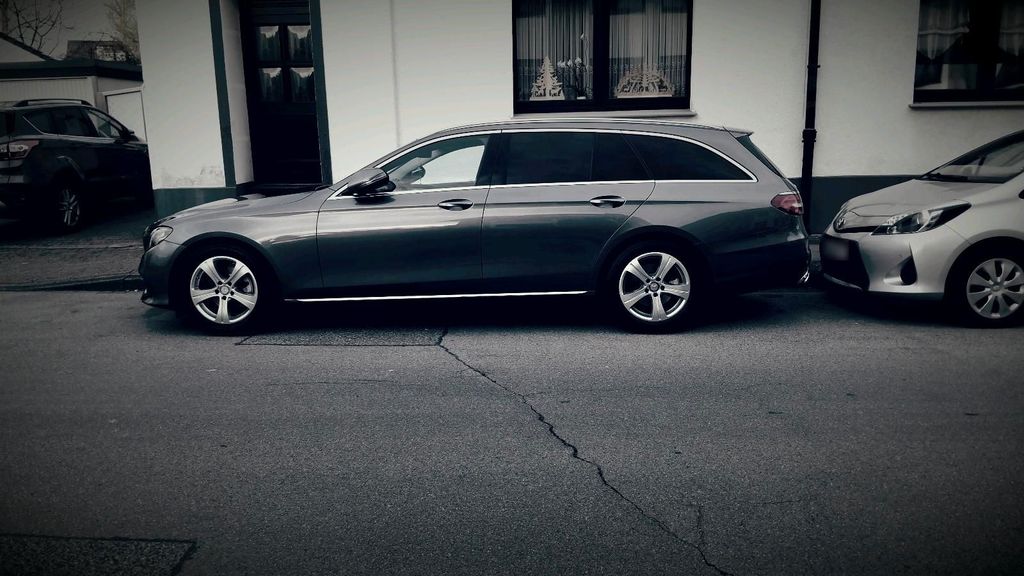 Image of Mercedes-Benz E 200