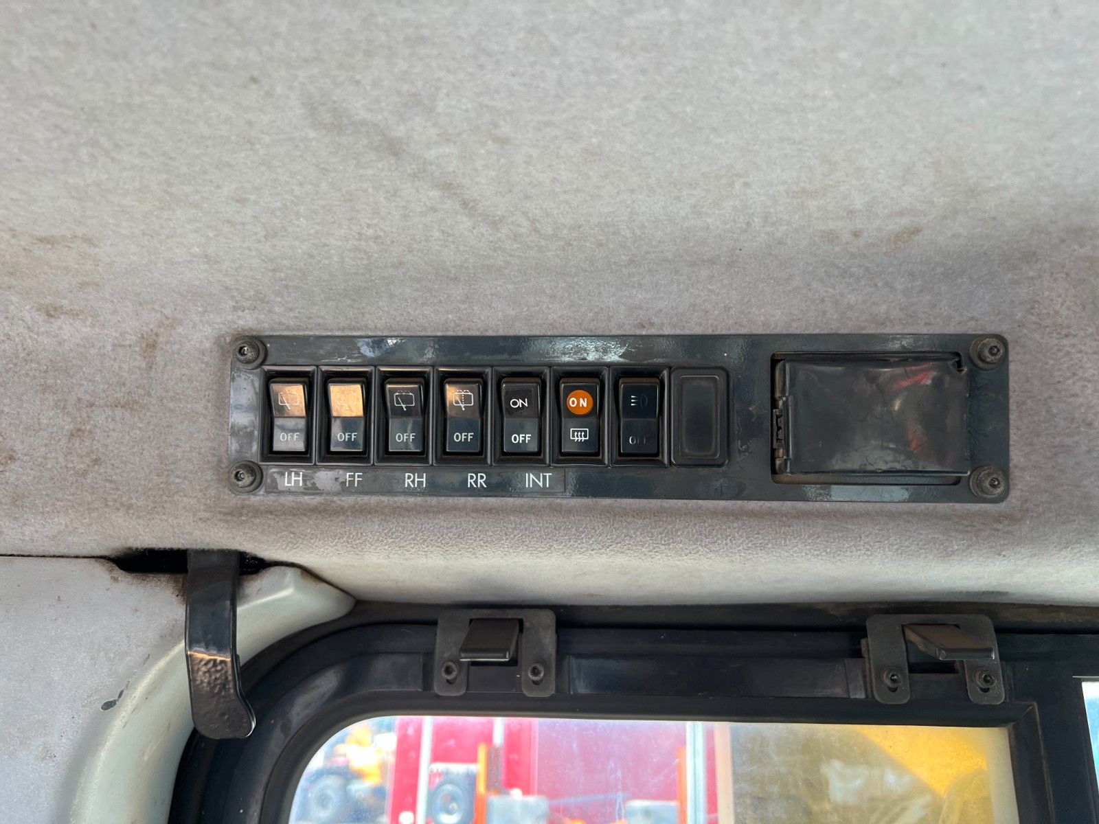 Fahrzeugabbildung Komatsu D65PX-15 / nur 5.945h / Baujahr: 2004