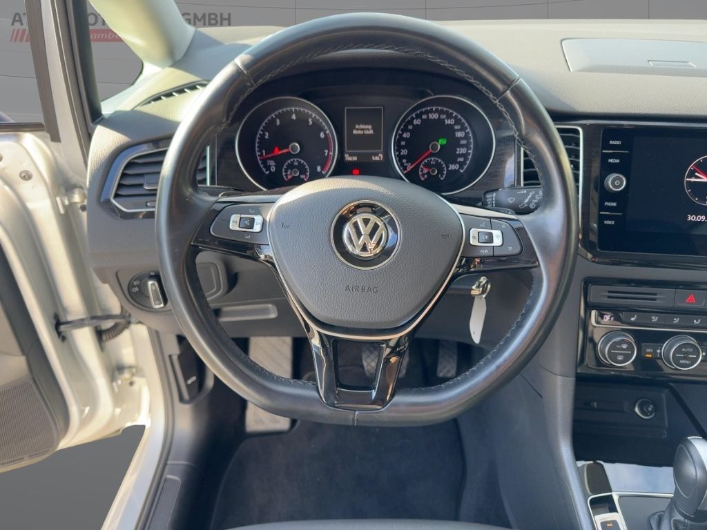 Fahrzeugabbildung Volkswagen Golf Sportsvan Highline  AHK SCHWENKB. NAVI  RÜC