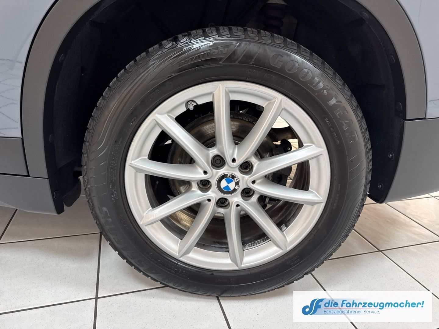 Fahrzeugabbildung BMW X1 sDrive 18 i Advantage Sound Sportsi. LED el.H