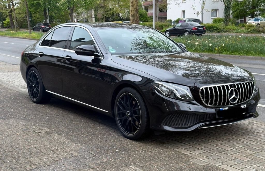 Image of Mercedes-Benz E 200