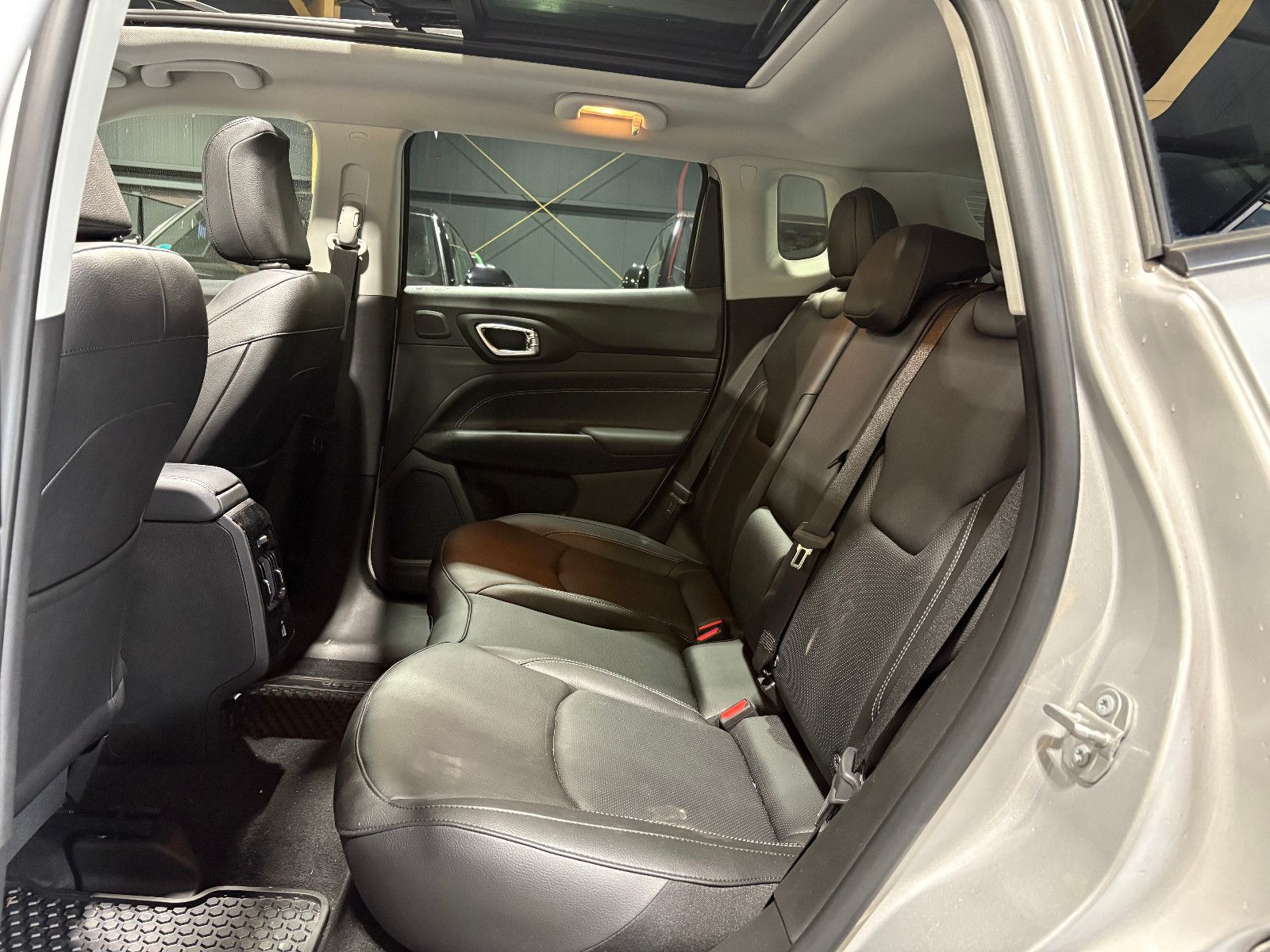 Fahrzeugabbildung Jeep Compass S Plug-In Hybrid 4WD/PANO/360°/ACC/APPLE