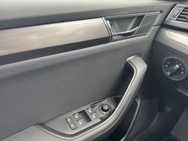Fahrzeugabbildung SKODA Superb Combi Style 2.0 TDI 147 kW *AHK*