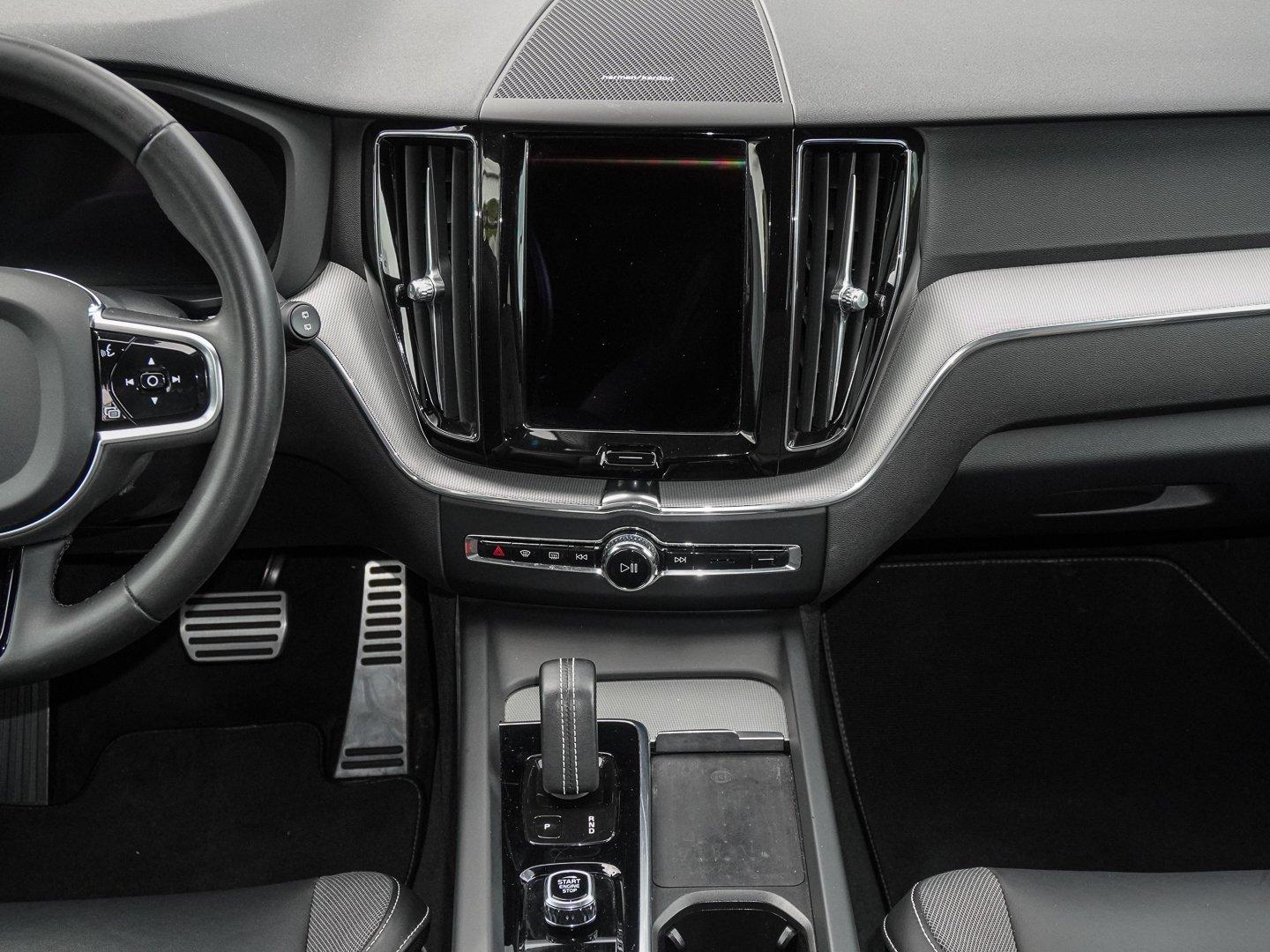 Volvo XC60 B4 B R-Design STANDHZG PANO AHK 360° H&K LE