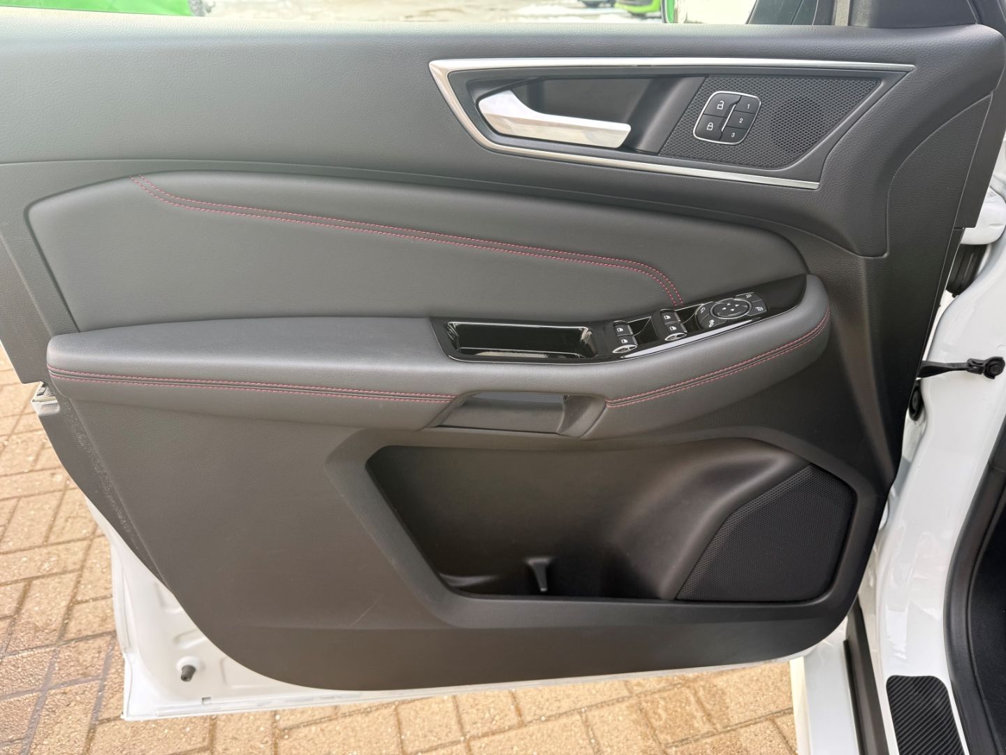 Fahrzeugabbildung Ford S-Max ST-Line ACC LED TWA RFK Pano AHK Navi el.