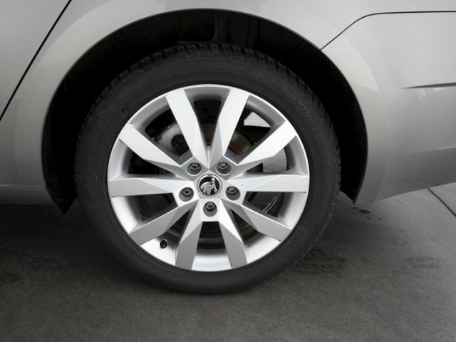 Octavia COMBI AMBITION TDI+NAVI+SITZHEIZUNG+PARK