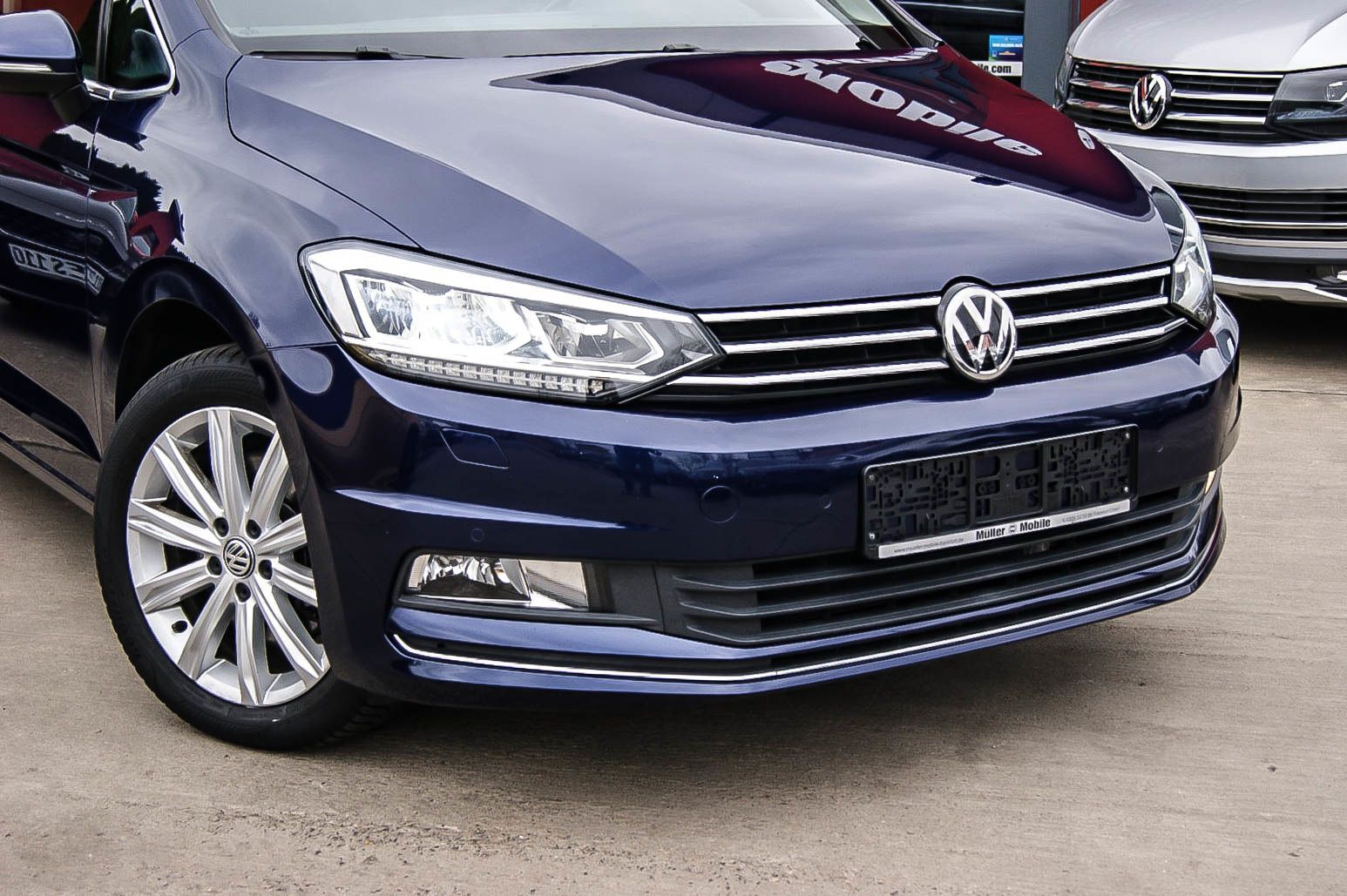 Fahrzeugabbildung Volkswagen Touran 14TSI Highline DSG PANORAMA STDHZG 7SITZE