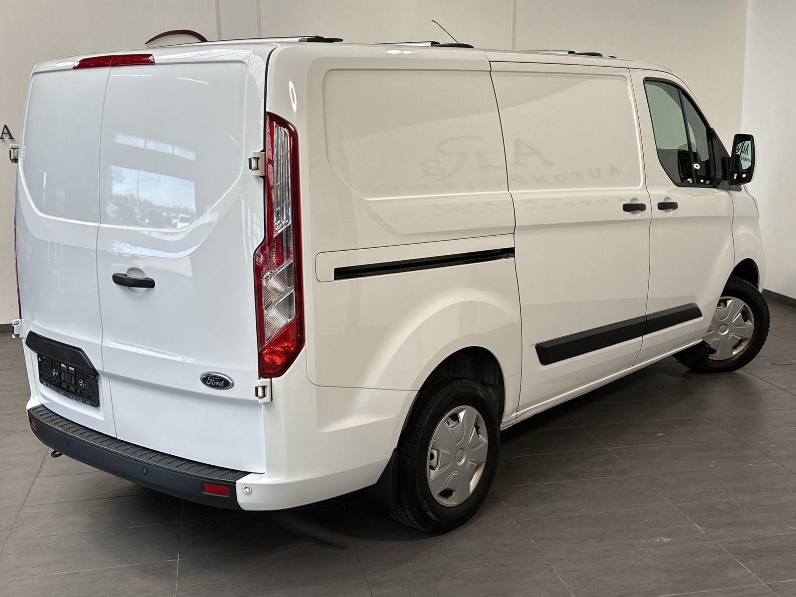 Fahrzeugabbildung Ford Transit Custom 300 L1H1 SHZ+PP+BLUETOOTH+1HD+DAB