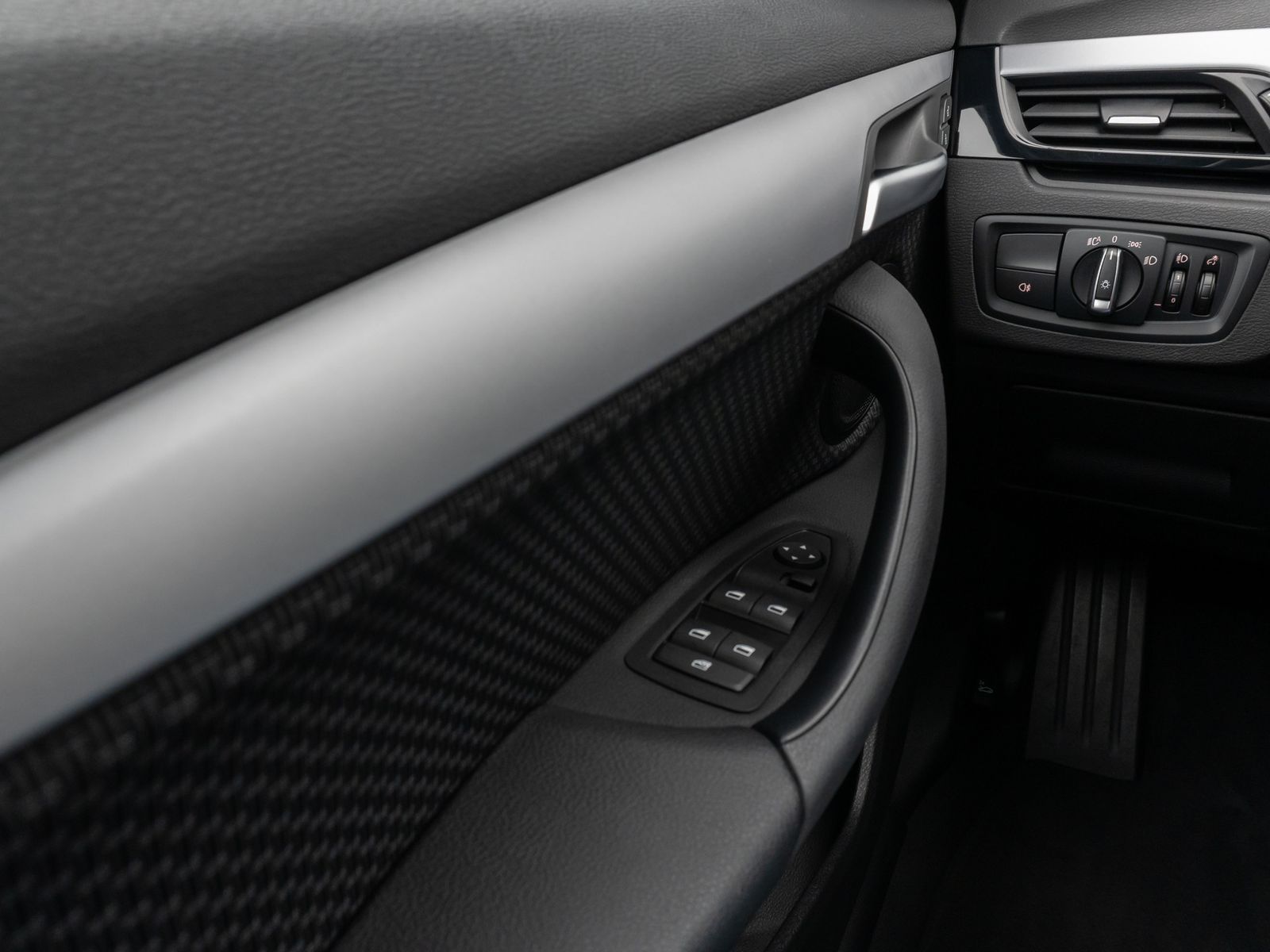Fahrzeugabbildung BMW X1 sD18i Panorama DAB Navi Geschwindigkeitsreg