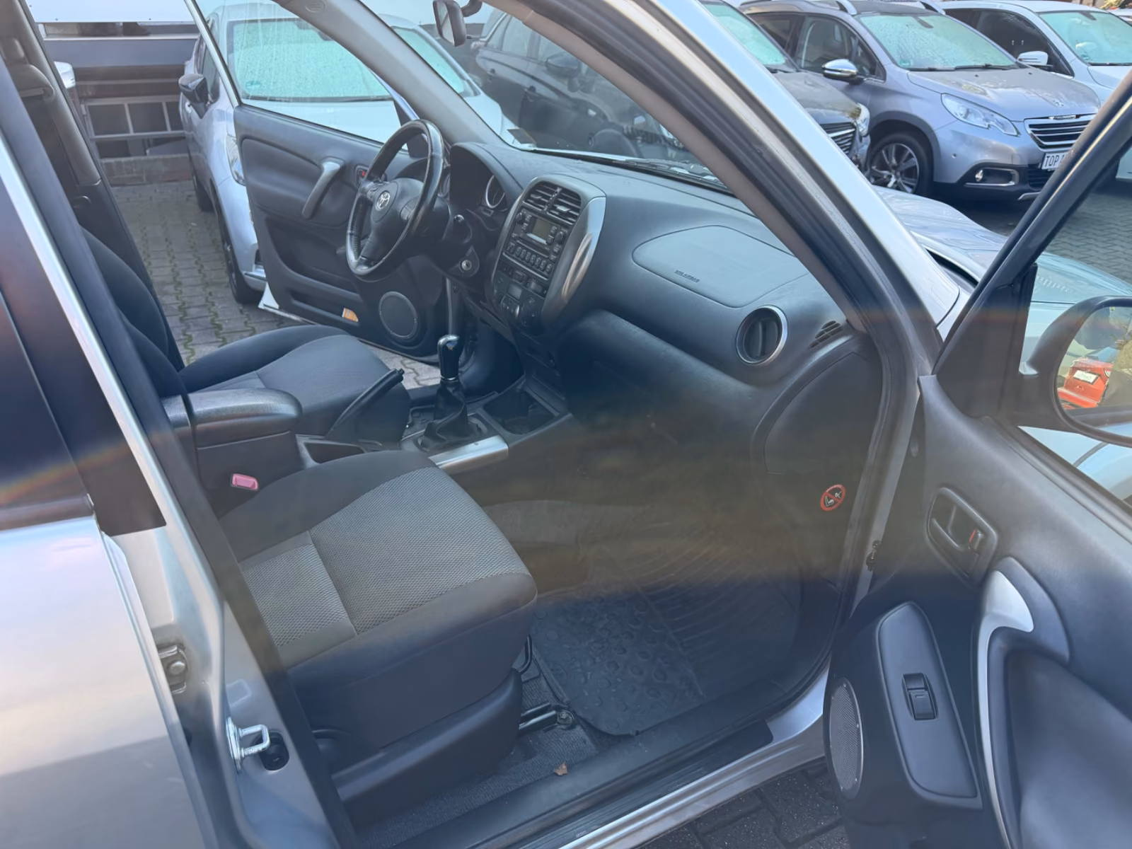 TOYOTA RAV4 - 2.0 D-4D  4X4 - 116 CV - BVM - VOLANT CUIR
