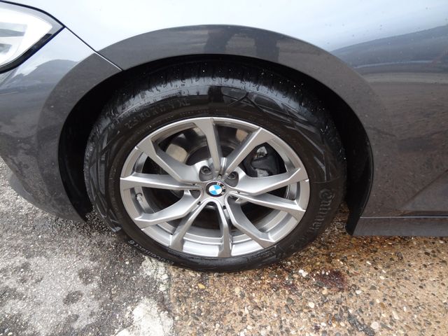 Fahrzeugabbildung BMW 320d Sport Line/1.Hd/Virtual/AHK/Leder Navi/