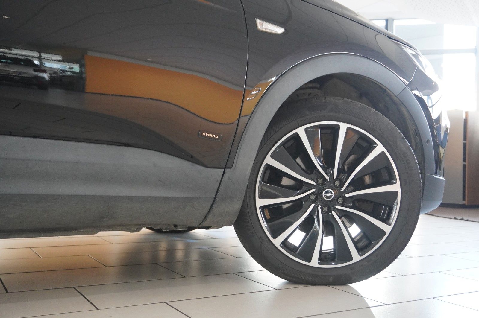 Fahrzeugabbildung Opel Grandland (X) 1.6 HYBRID ELEG. NAVI/360°/LED/DAB