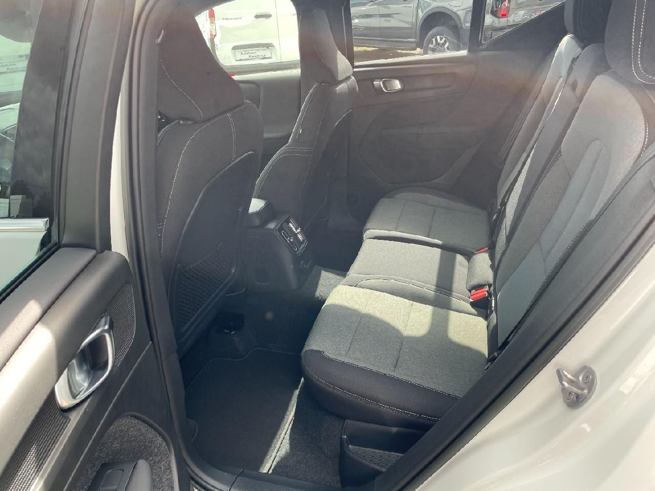 Fahrzeugabbildung Volvo XC40 Core Recharge Plug-In Hybrid 2WD