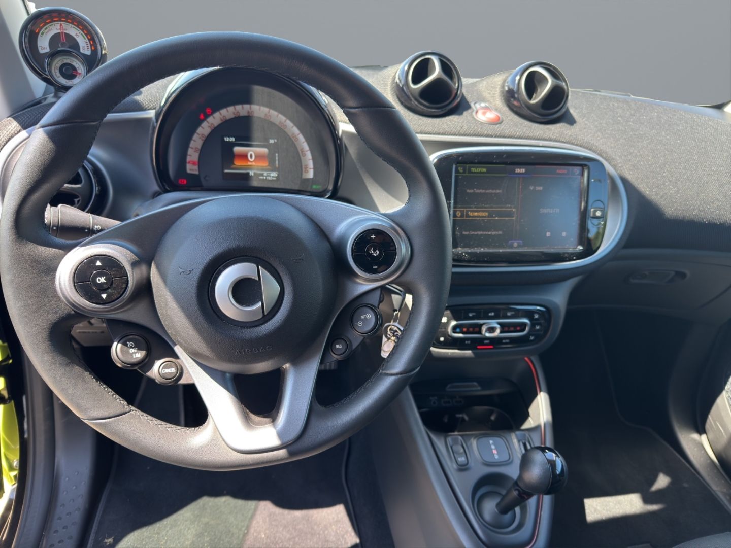 Fahrzeugabbildung Smart fortwo coupe electric drive EQ Panorama Soundsys