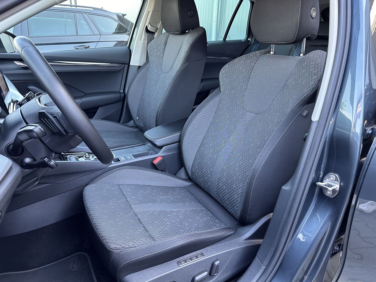Fahrzeugabbildung SKODA Octavia Combi 2.0 TDI DSG FirstEd NAV+MATRIX+ACC