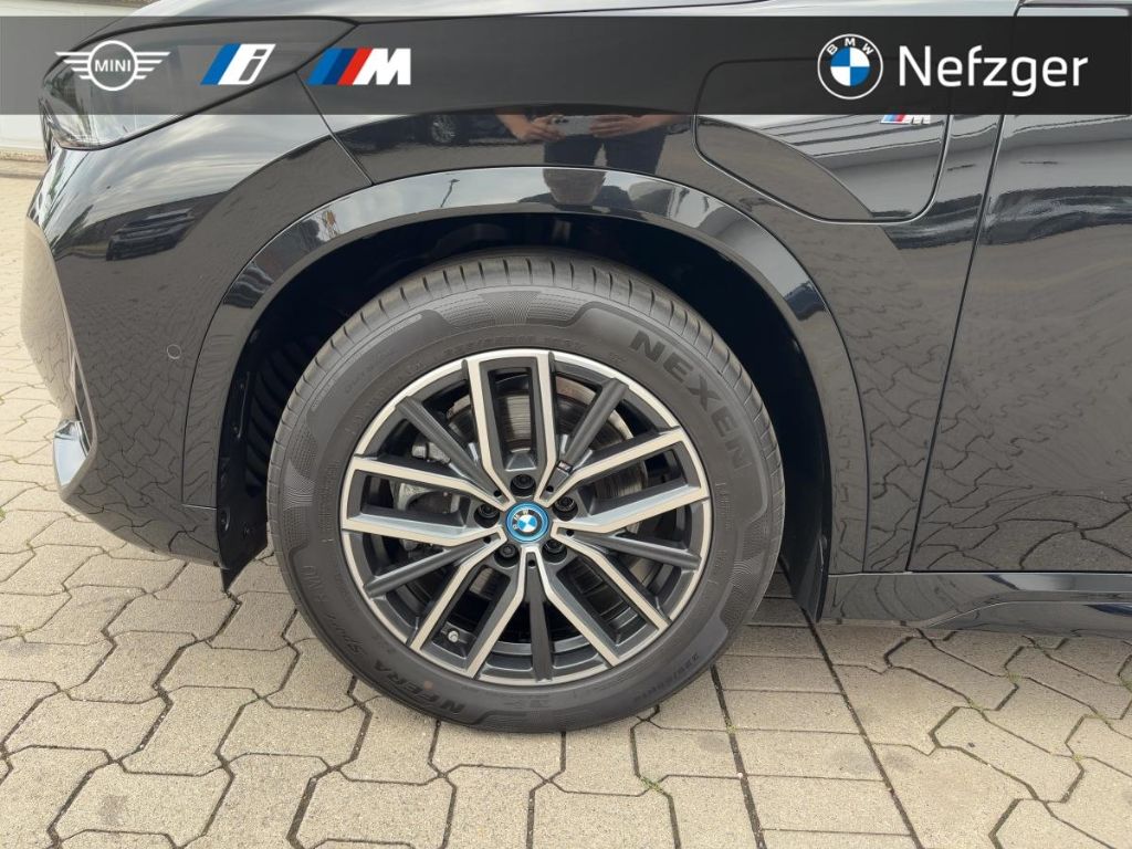 BMW X1 xDrive25e M Sport LED HUD AHK Lenkradheiz foto 12