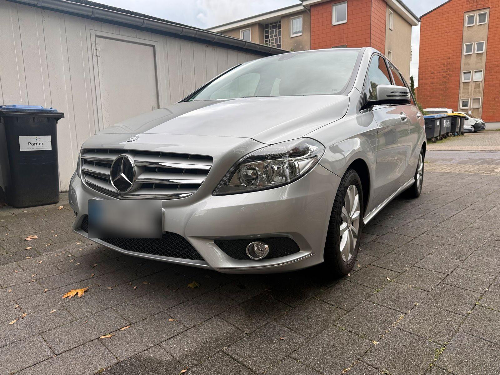 Mercedes-Benz B 180