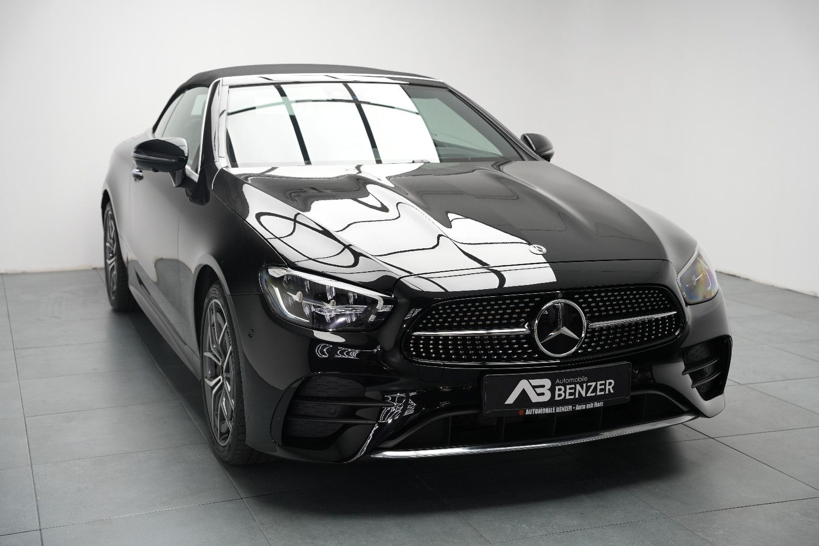Fahrzeugabbildung Mercedes-Benz E 450 Cabrio AMG/BURMESTER/HUD/AMBIENTE/MASSAGE/