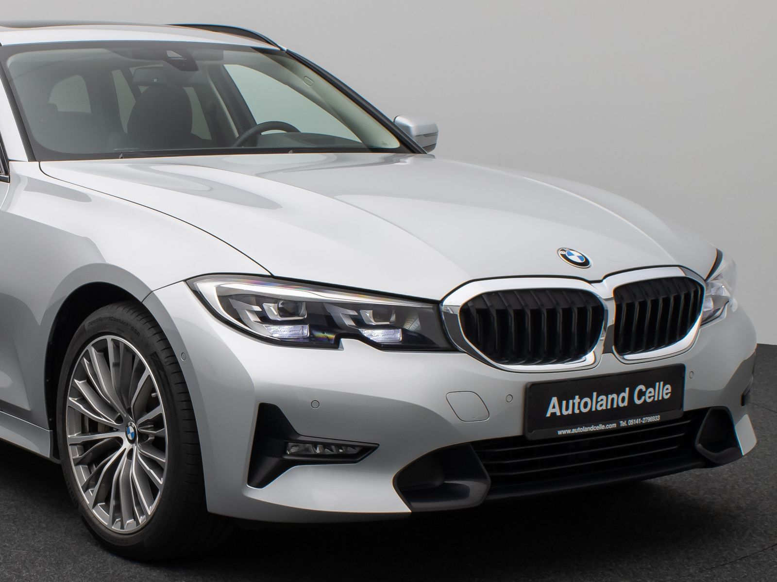 Fahrzeugabbildung BMW 330d xD Sport Line Kamera Panorama HUD DAB H/K