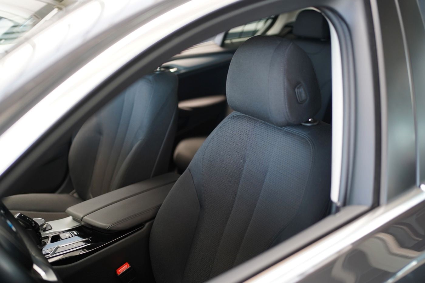 Fahrzeugabbildung BMW 520d Limousine +Parking Assistant+Standheizung