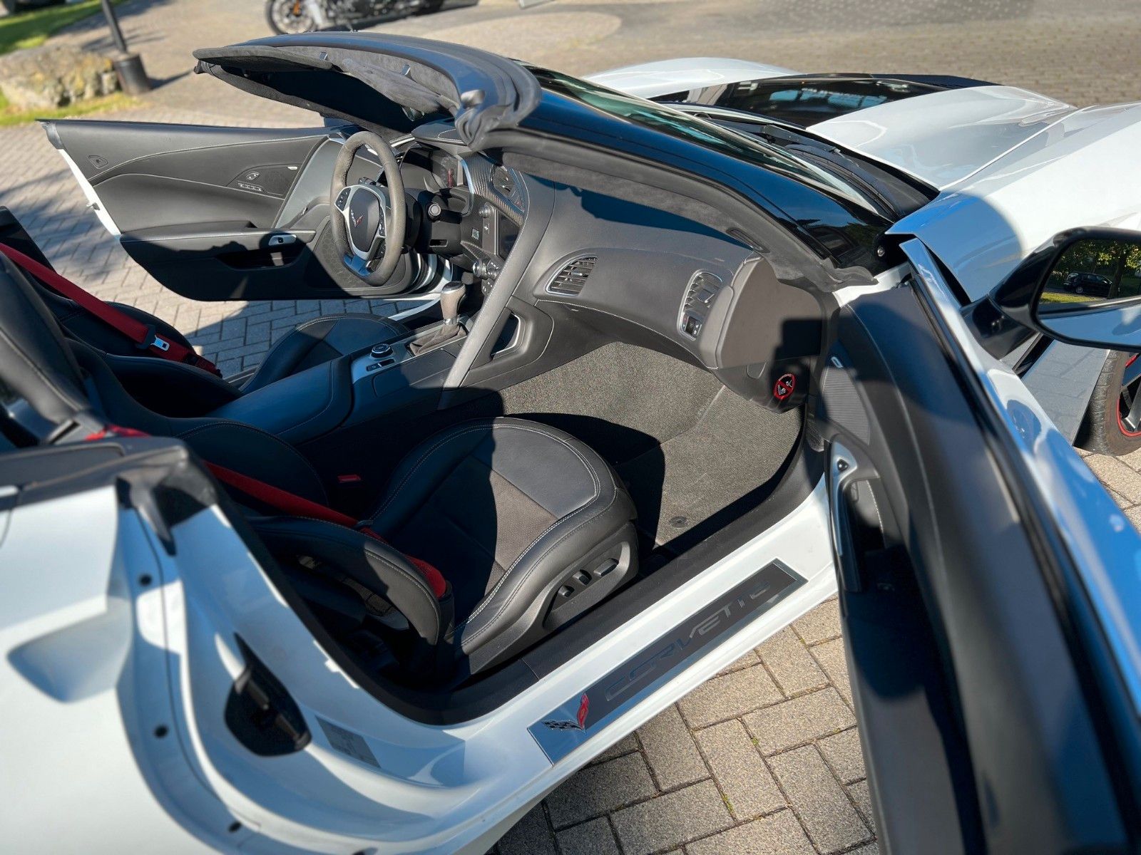 Fahrzeugabbildung Corvette C7 6.2 V8 AT8 Stingray Cabrio 3LT