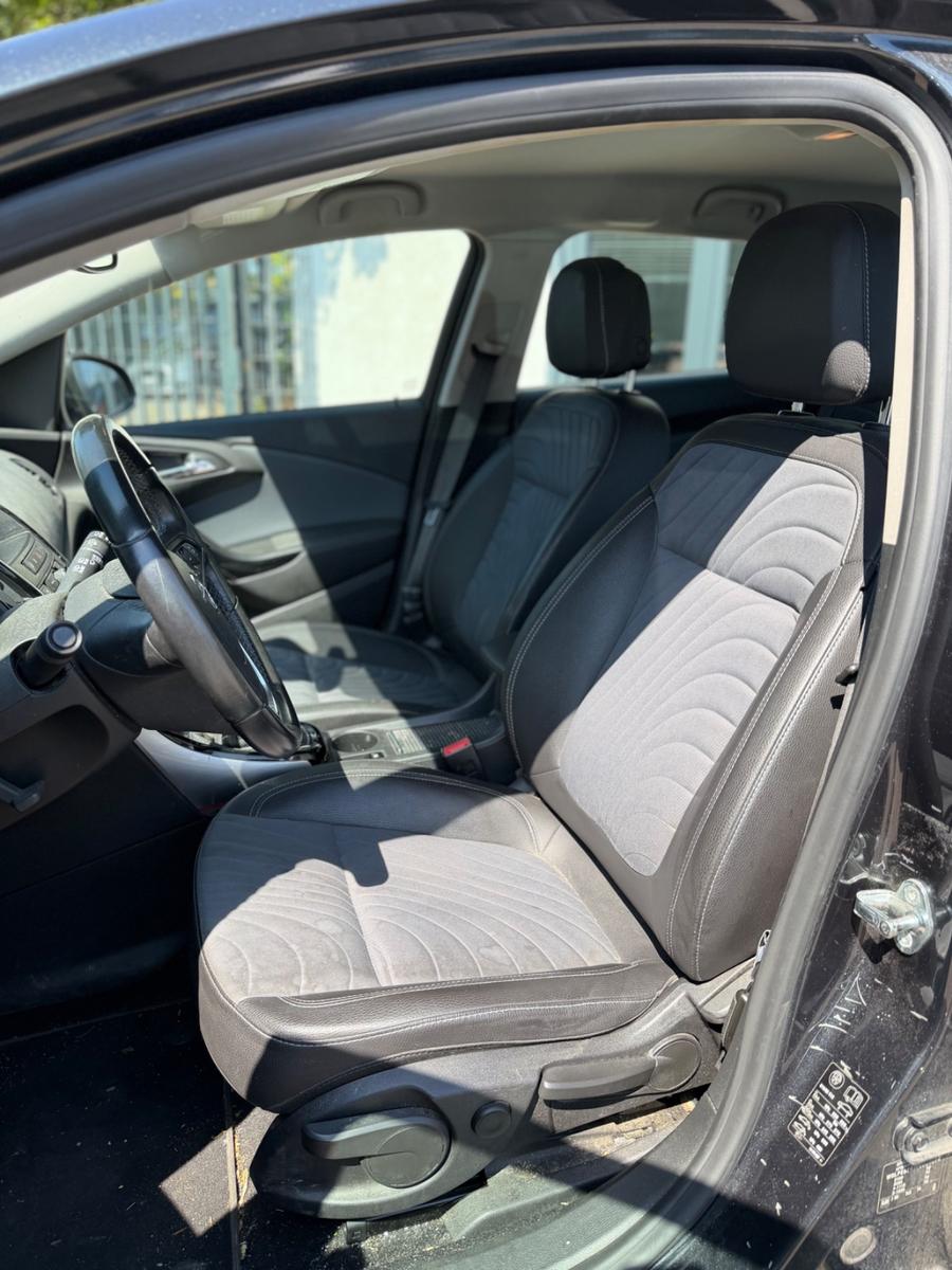 Opel Astra 2015 — photo 11