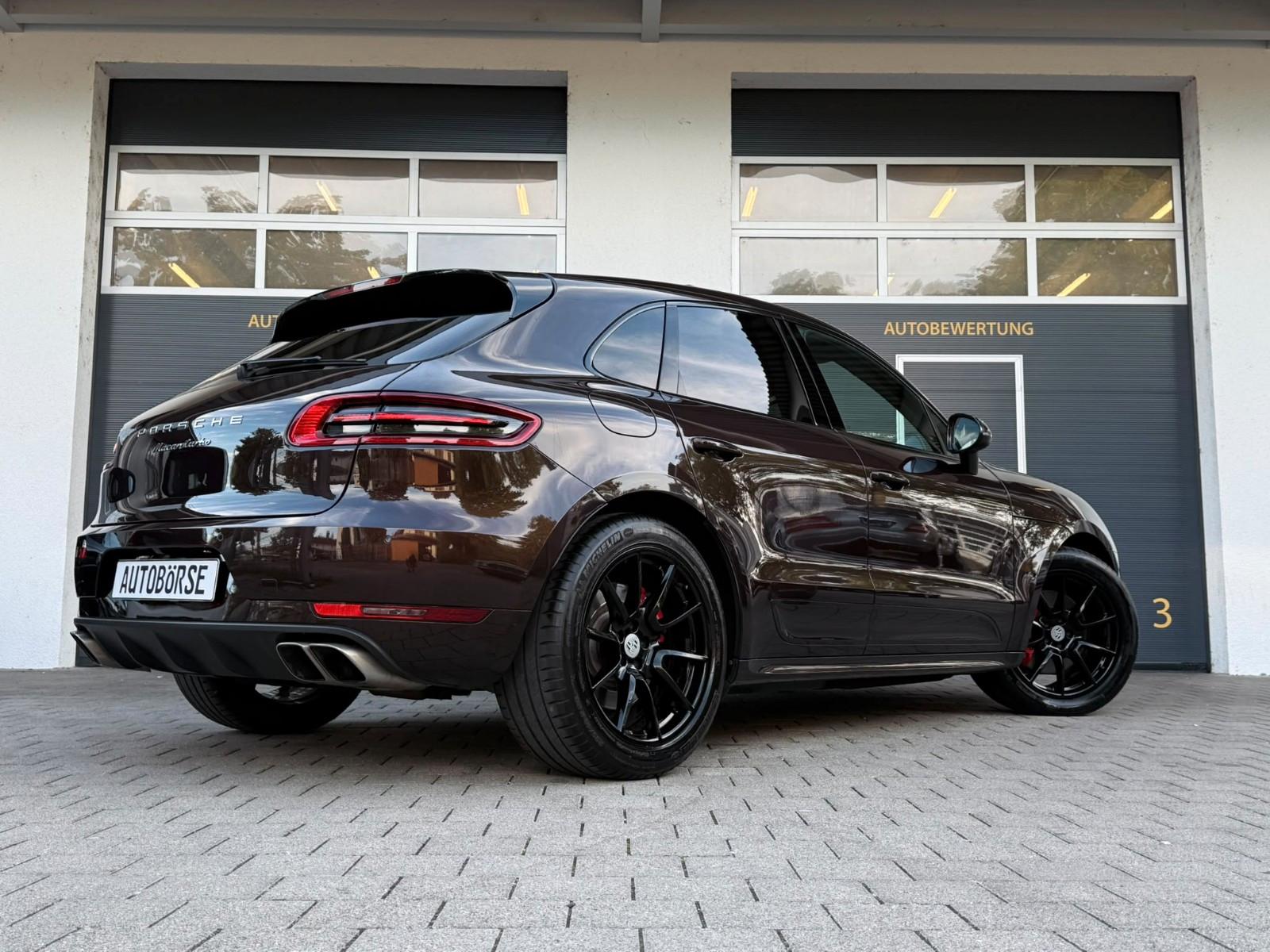 PORSCHE MACAN TURBO