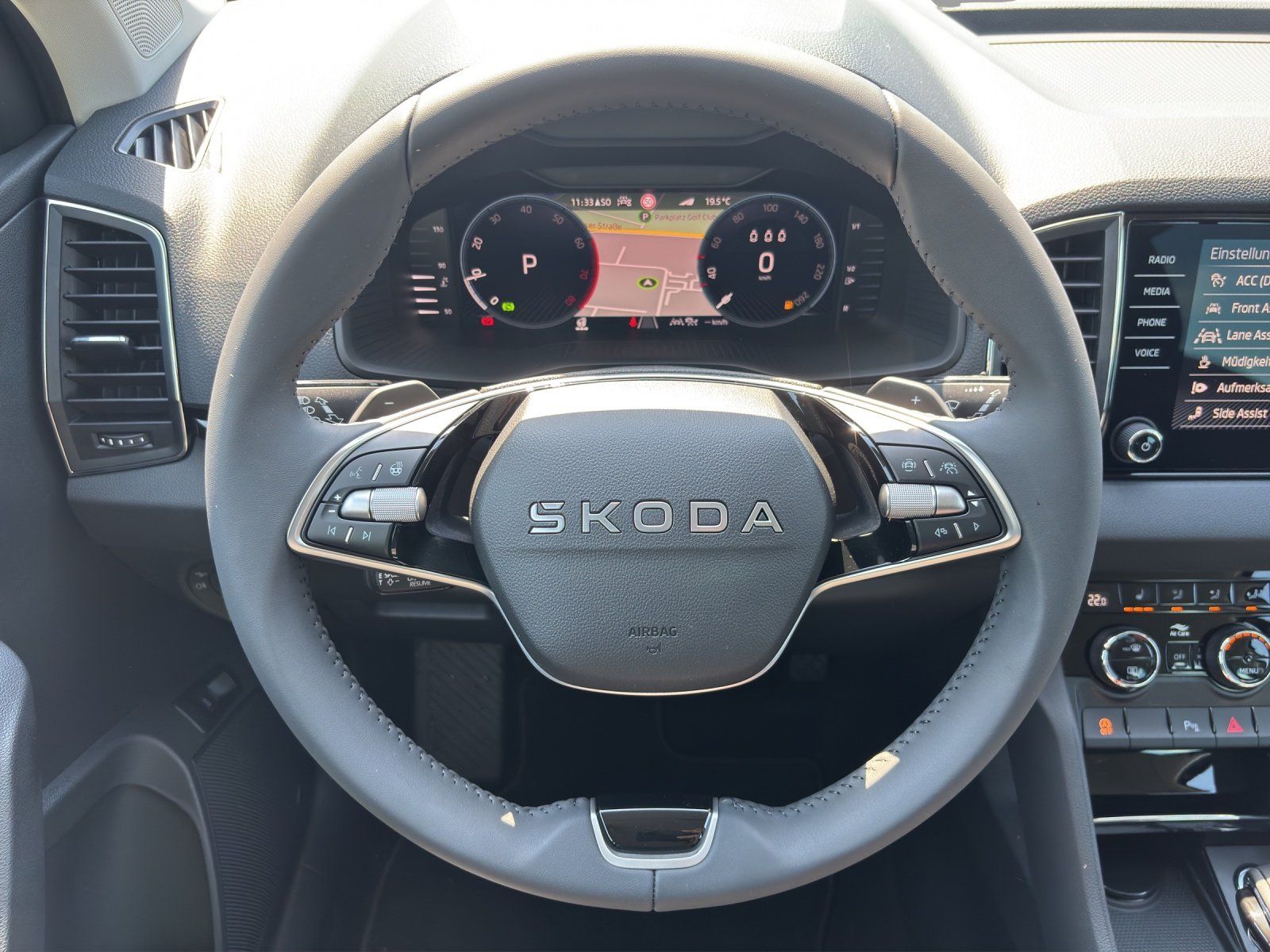 Fahrzeugabbildung SKODA Karoq Balance 1,5 TSI 110 kW DSG MATRIX/RFK/AHK