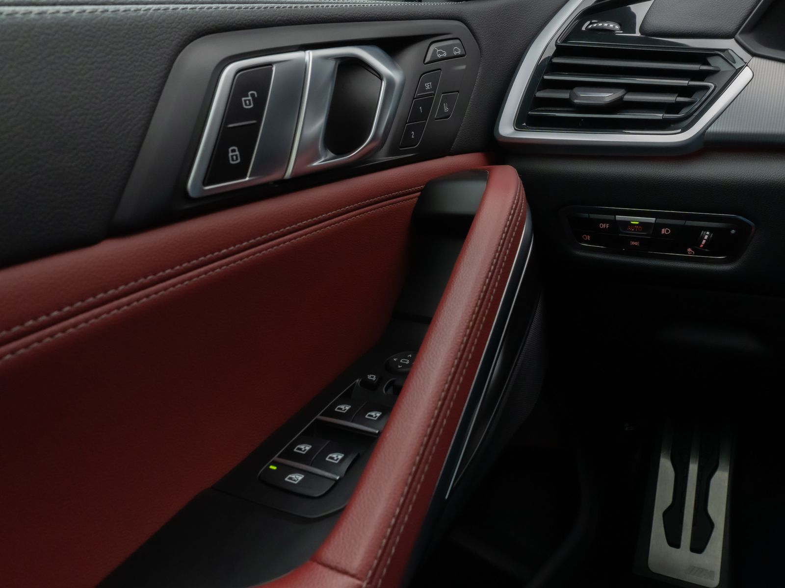 Fahrzeugabbildung BMW X6 xD40d M Sport Panorama 360°Laser HUD DisplKey